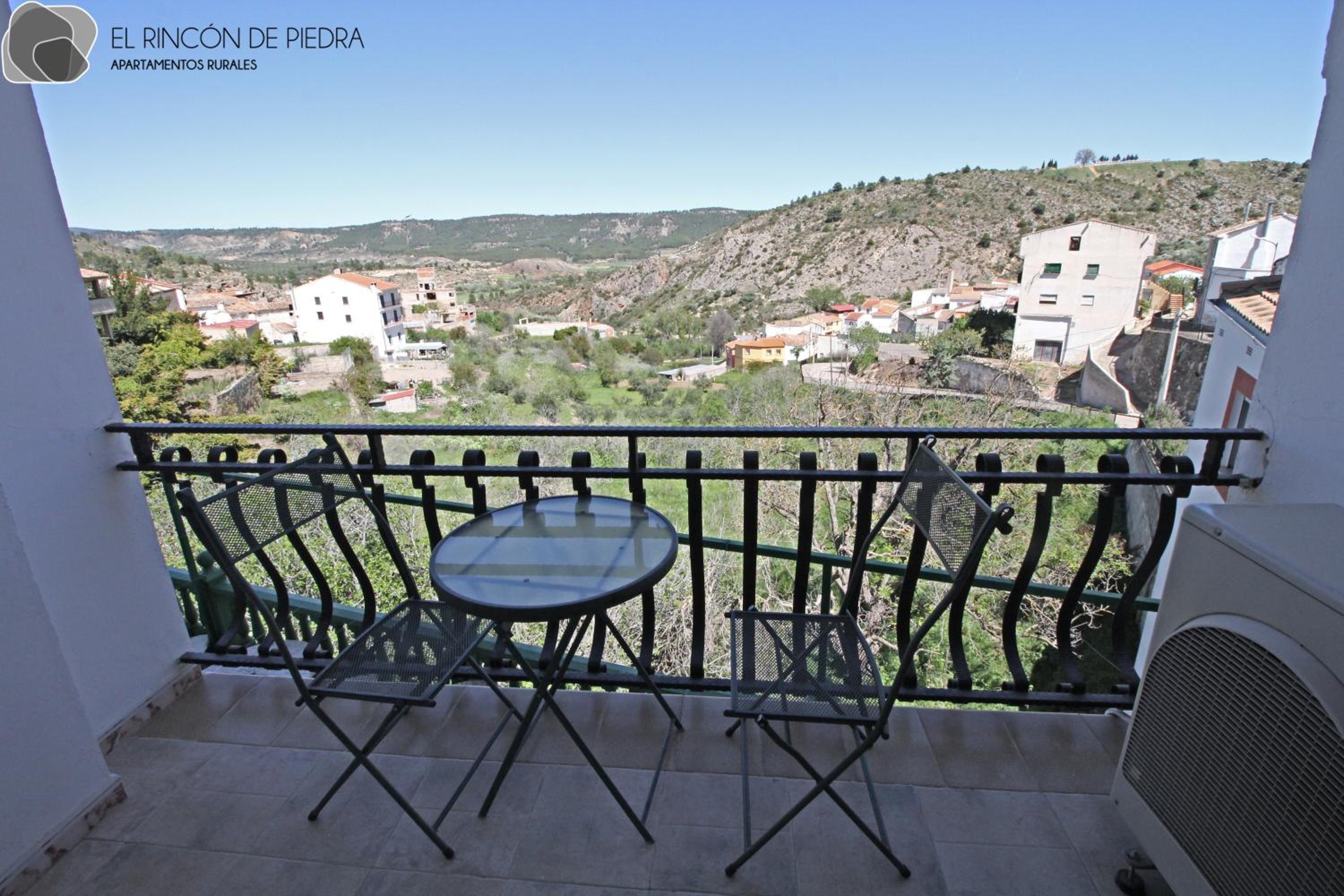 Apartment with Mountain View - Photo 24