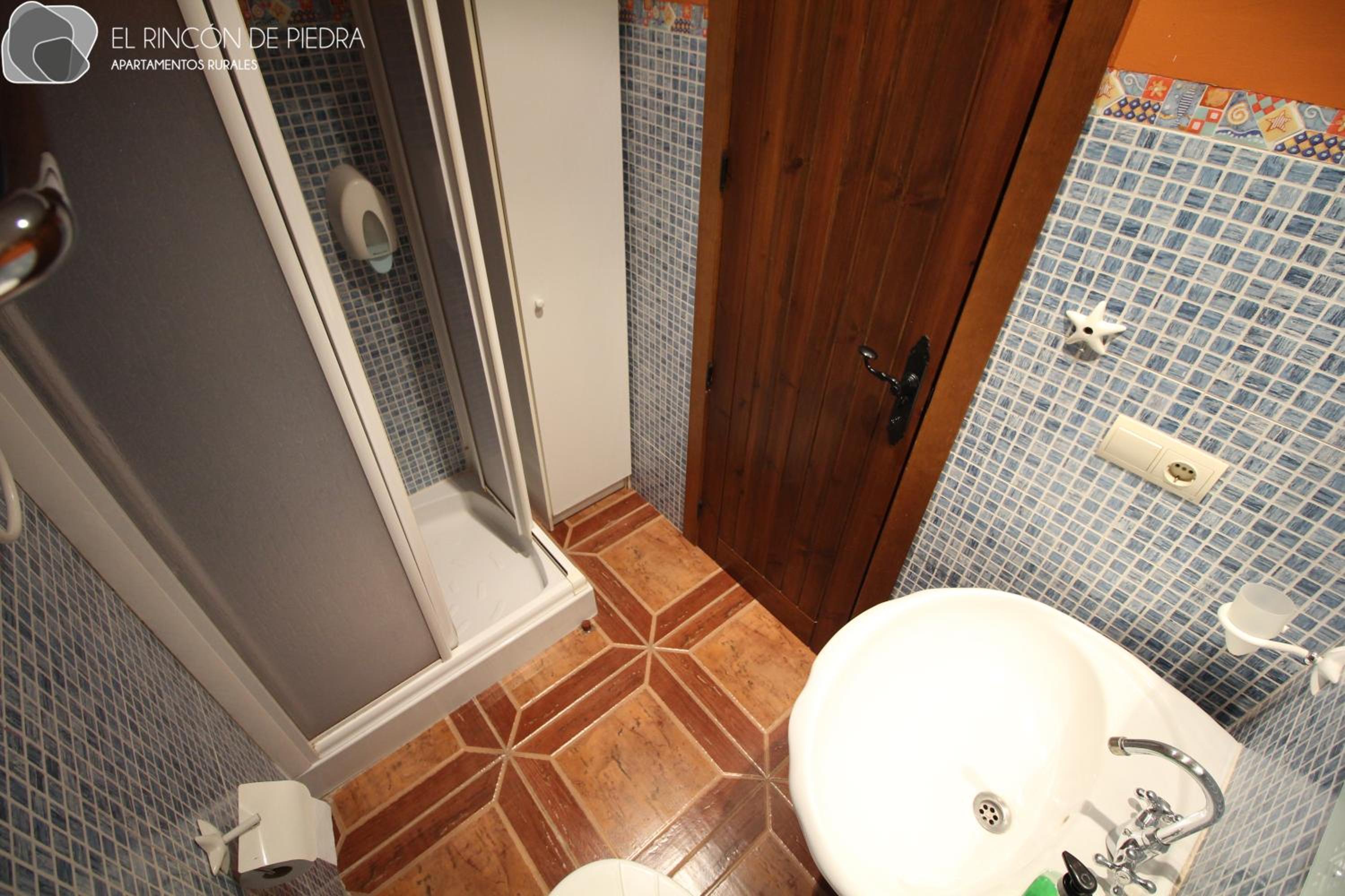 Apartment with Mountain View - Photo 10