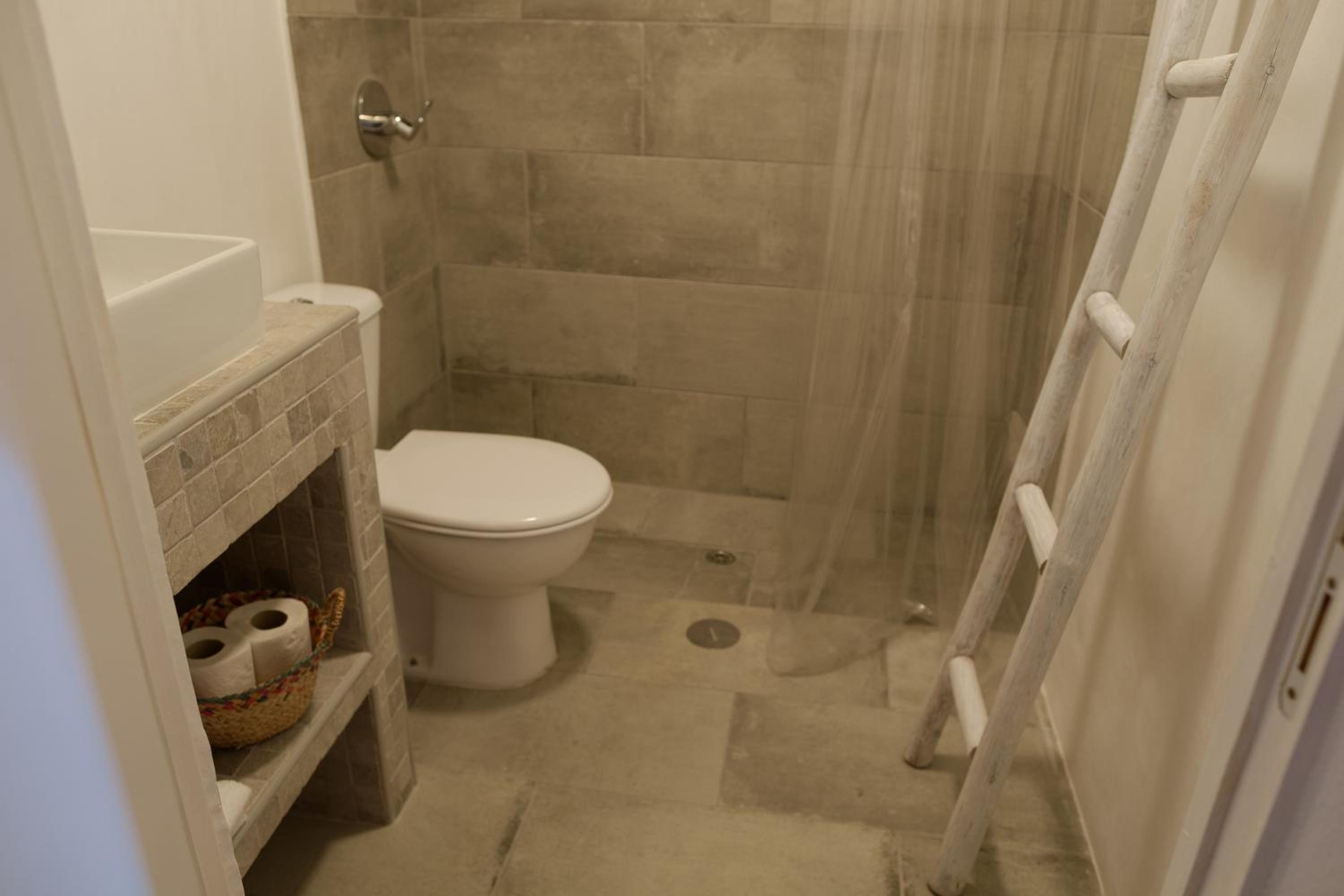 One-Bedroom House - Photo 9