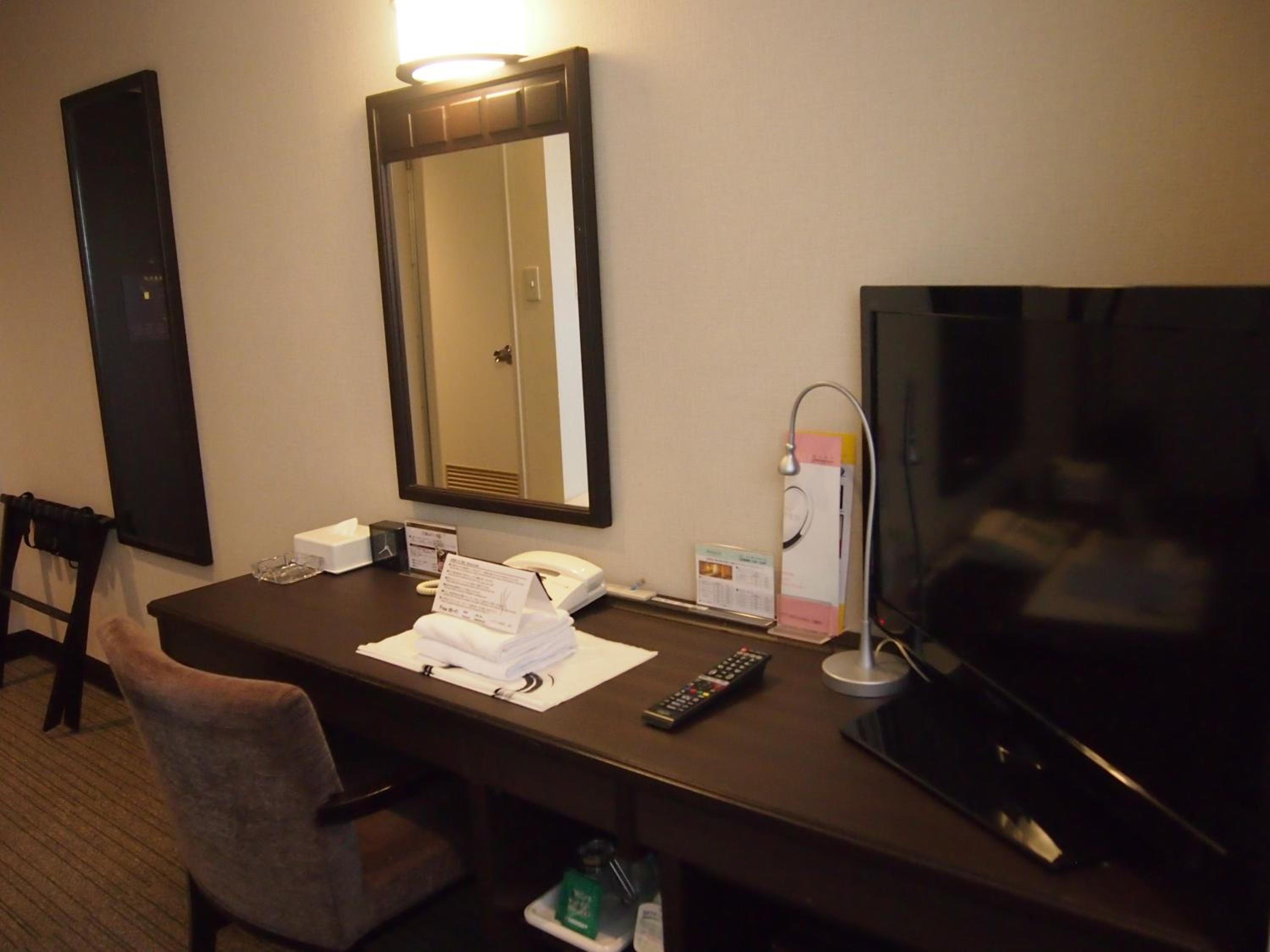 Twin Room - Non-Smoking - Photo 2