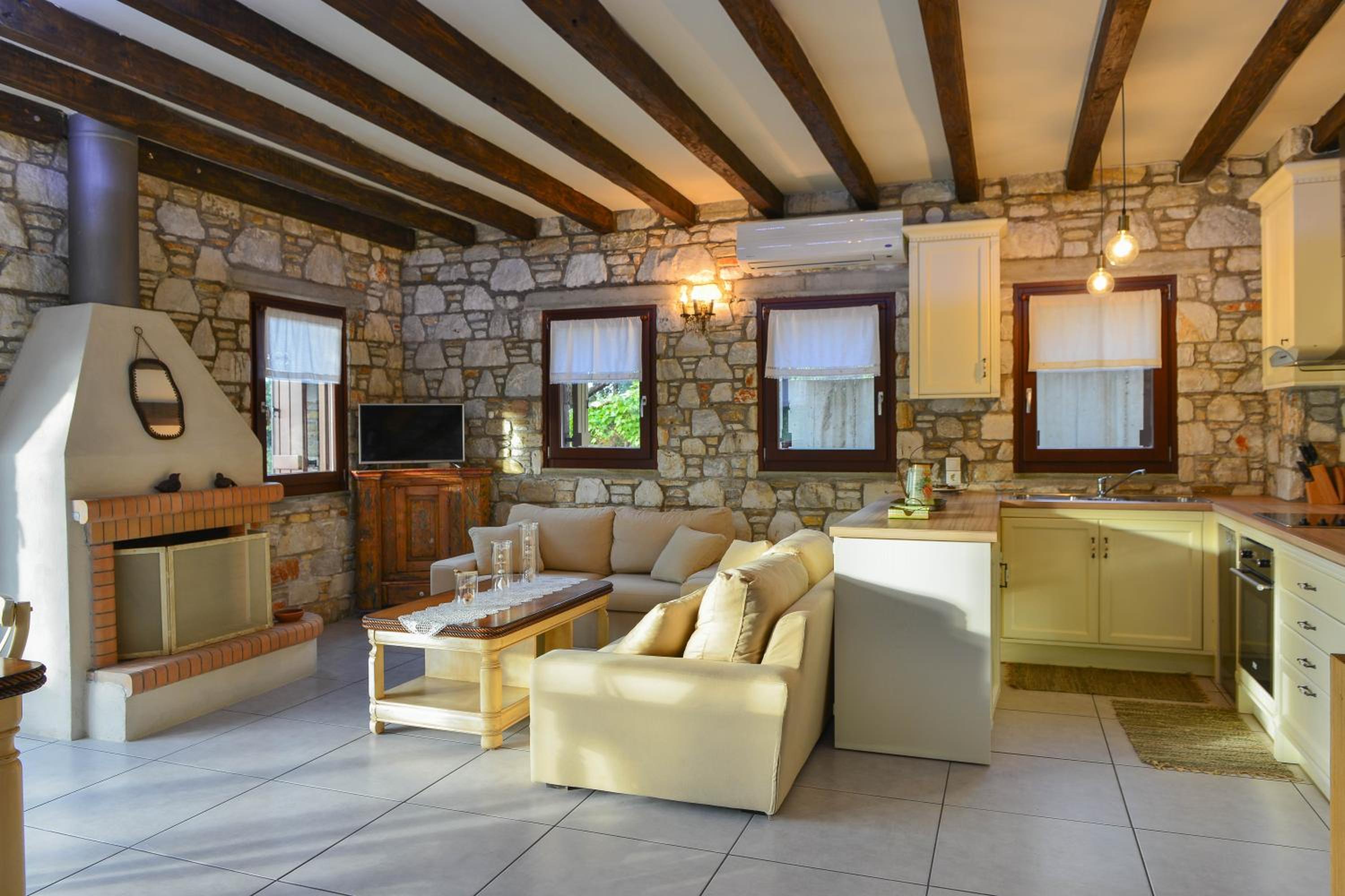 Four-Bedroom House photo 2