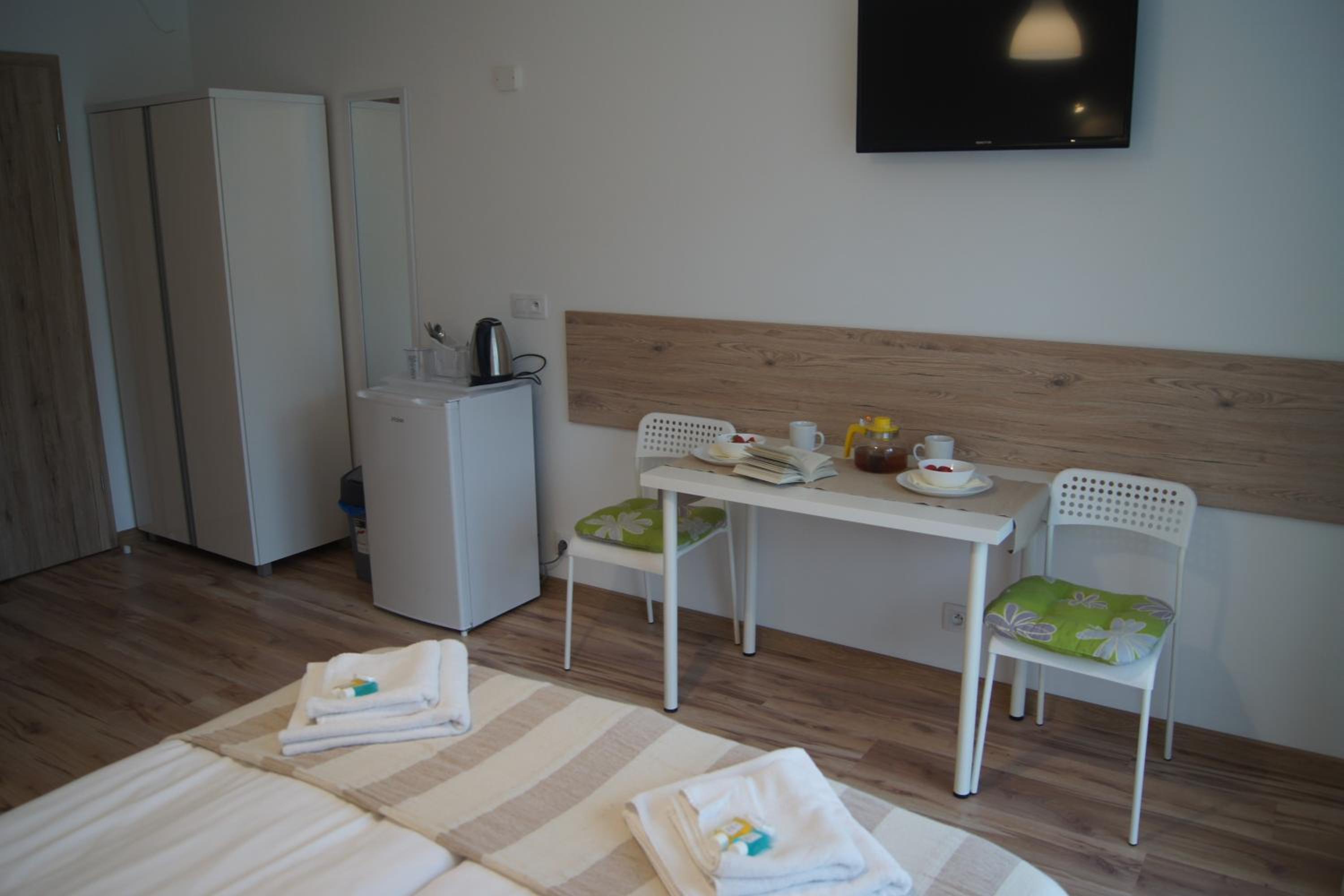 Double Room - Photo 10