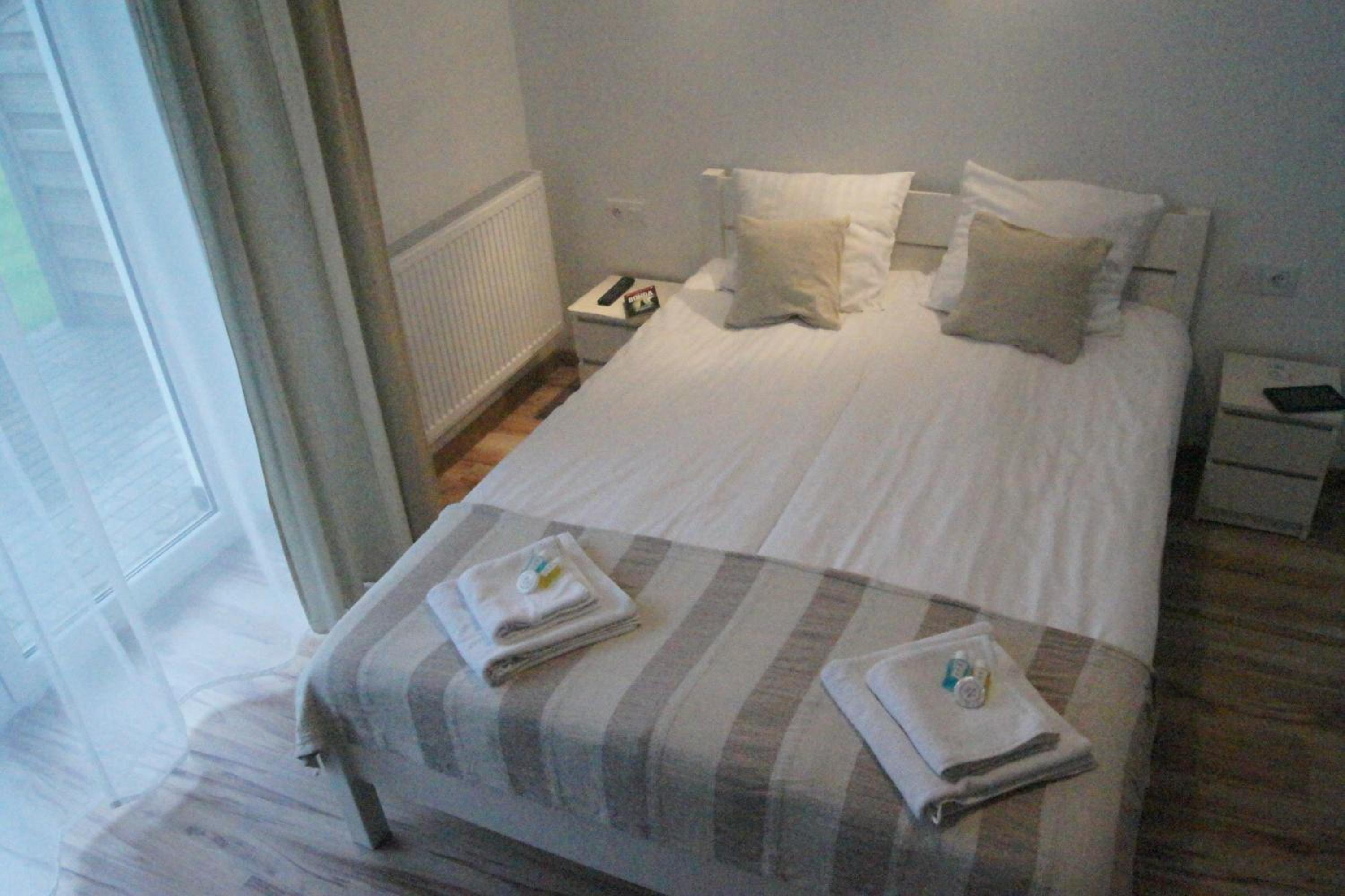 Double Room - Photo 7
