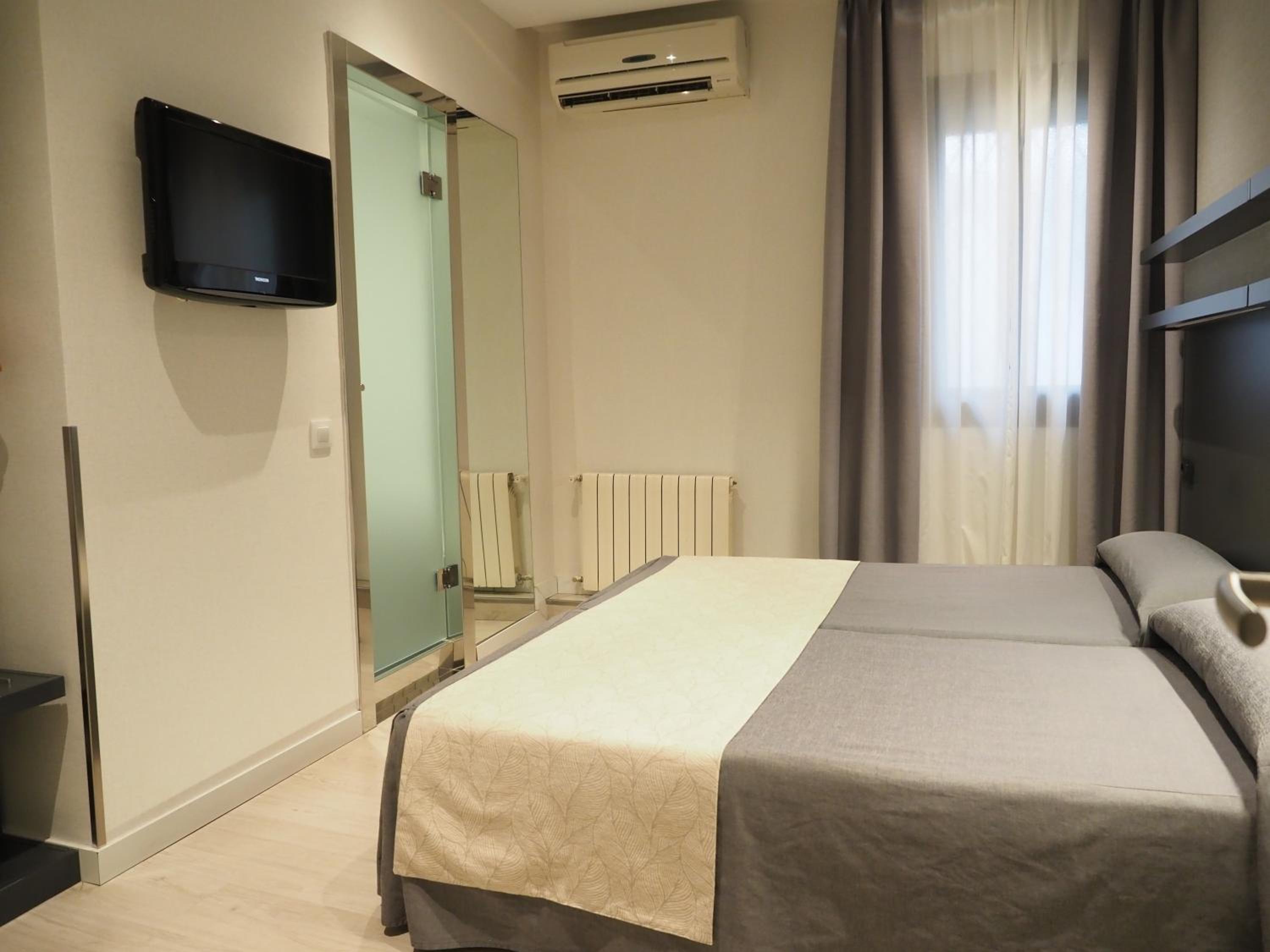 Standard Twin Room photo 3