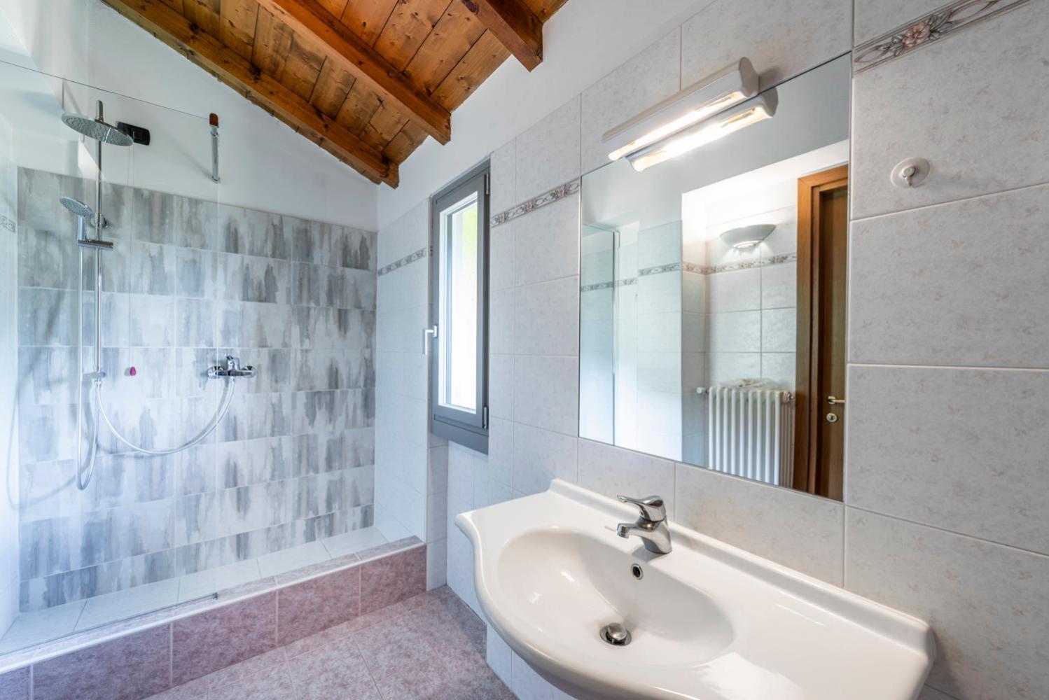 Suite with Balcony - Photo 7