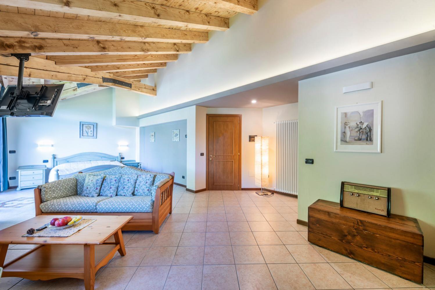 Suite with Balcony - Photo 3