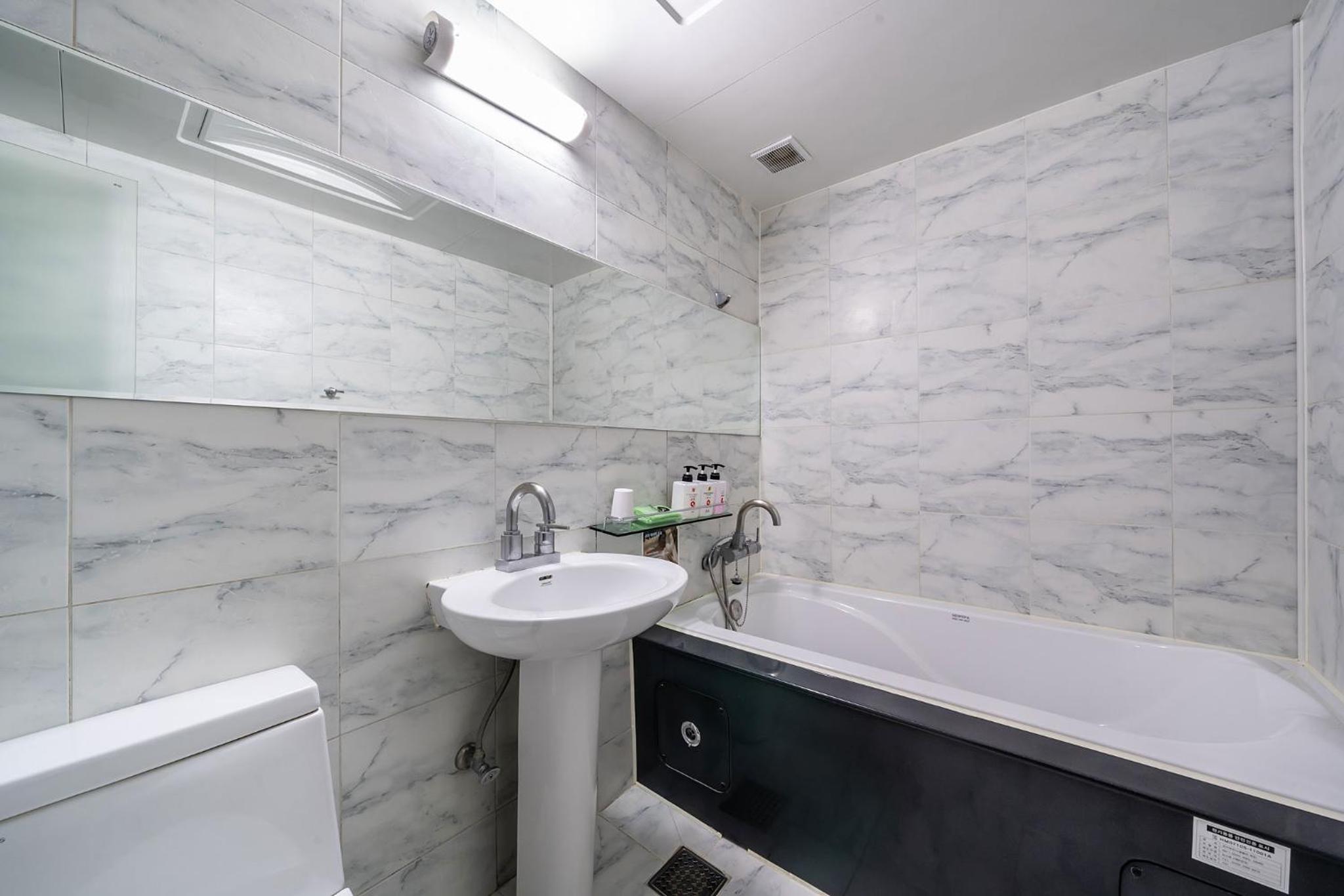 Family Room with Bathroom photo 2