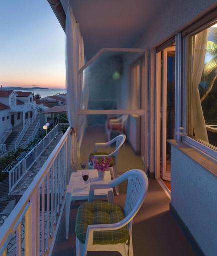 Double Room with Shared Bathroom and Balcony photo 3