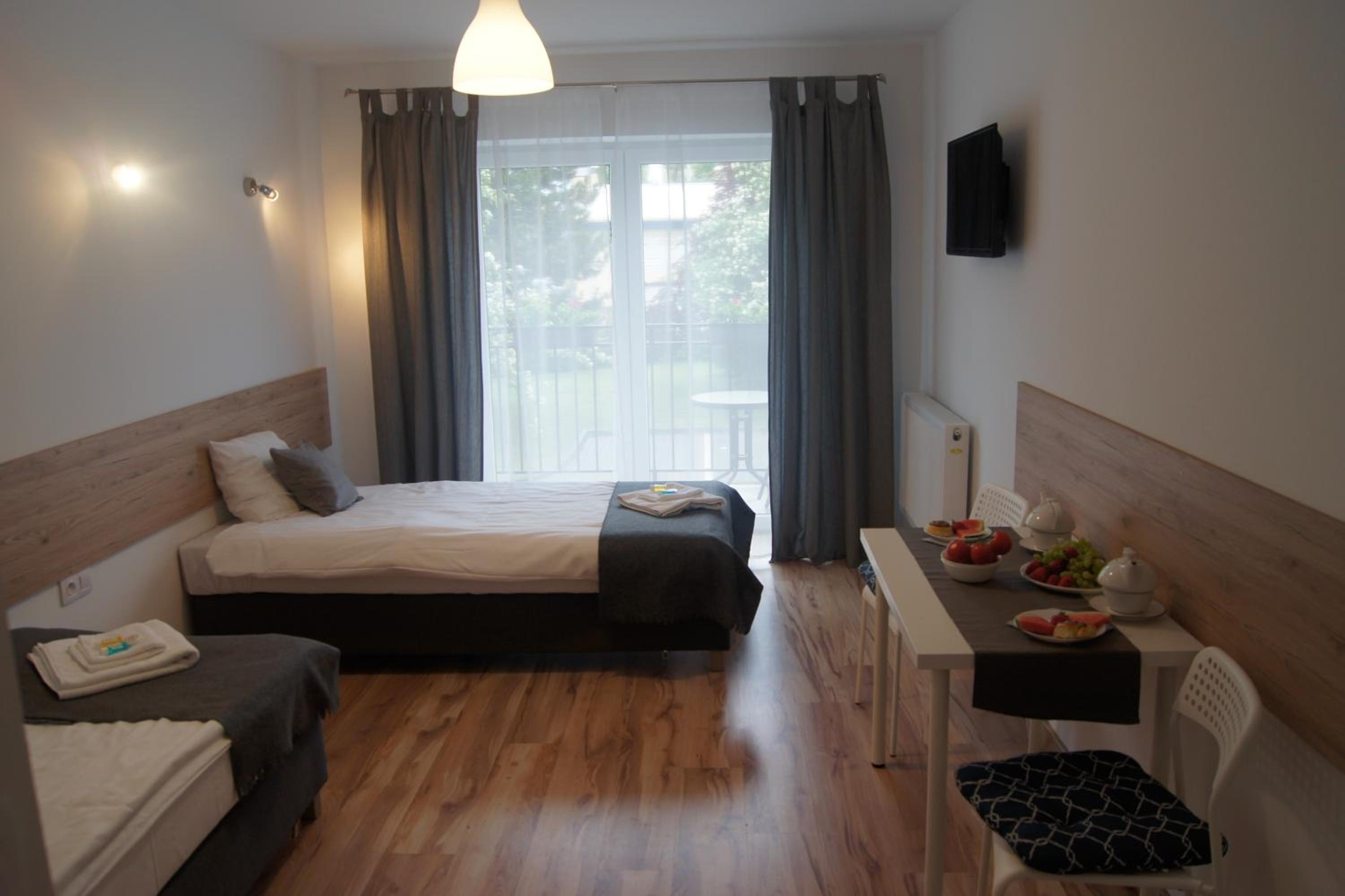 Twin Room with Balcony - Photo 2