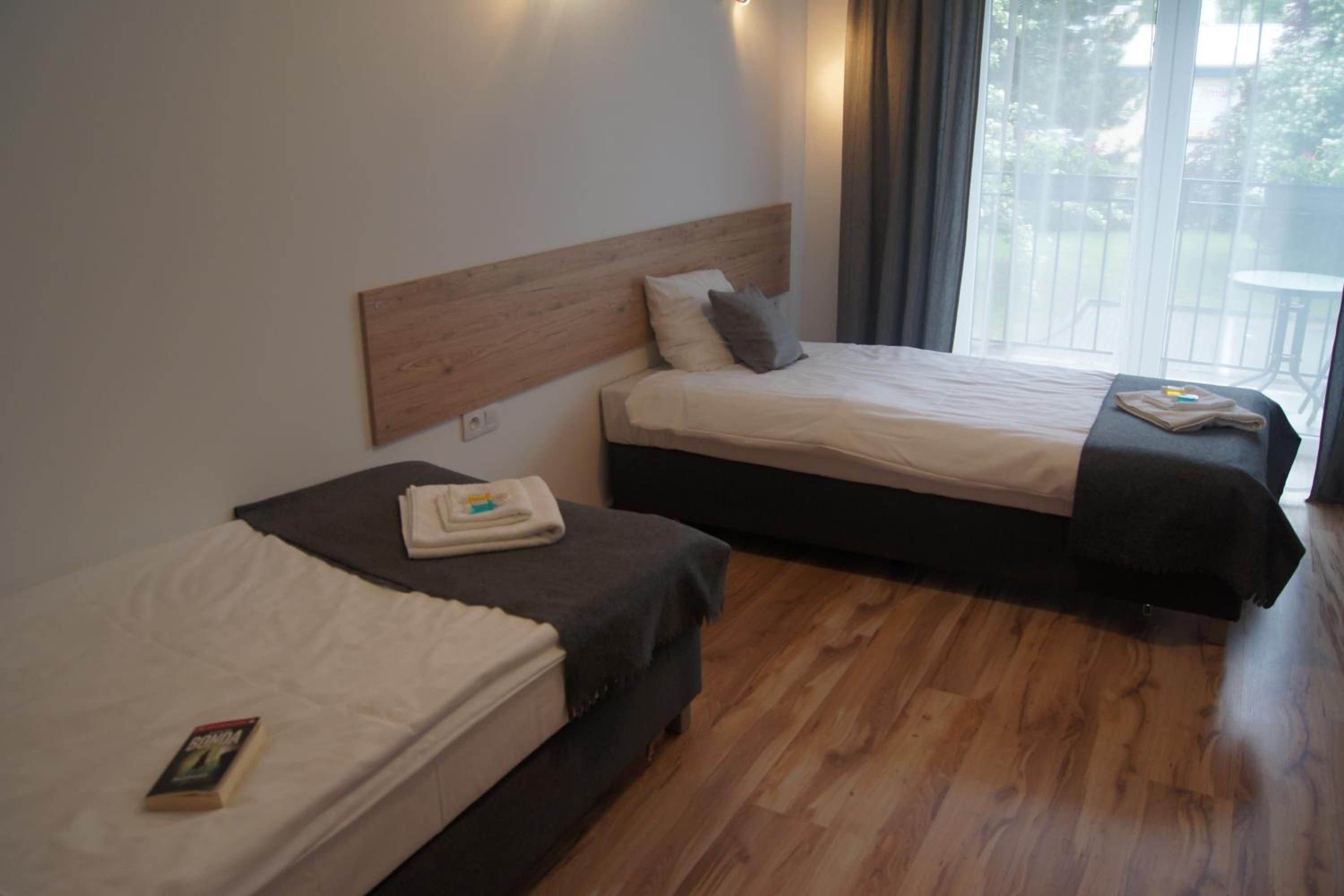 Twin Room with Balcony - Photo 3