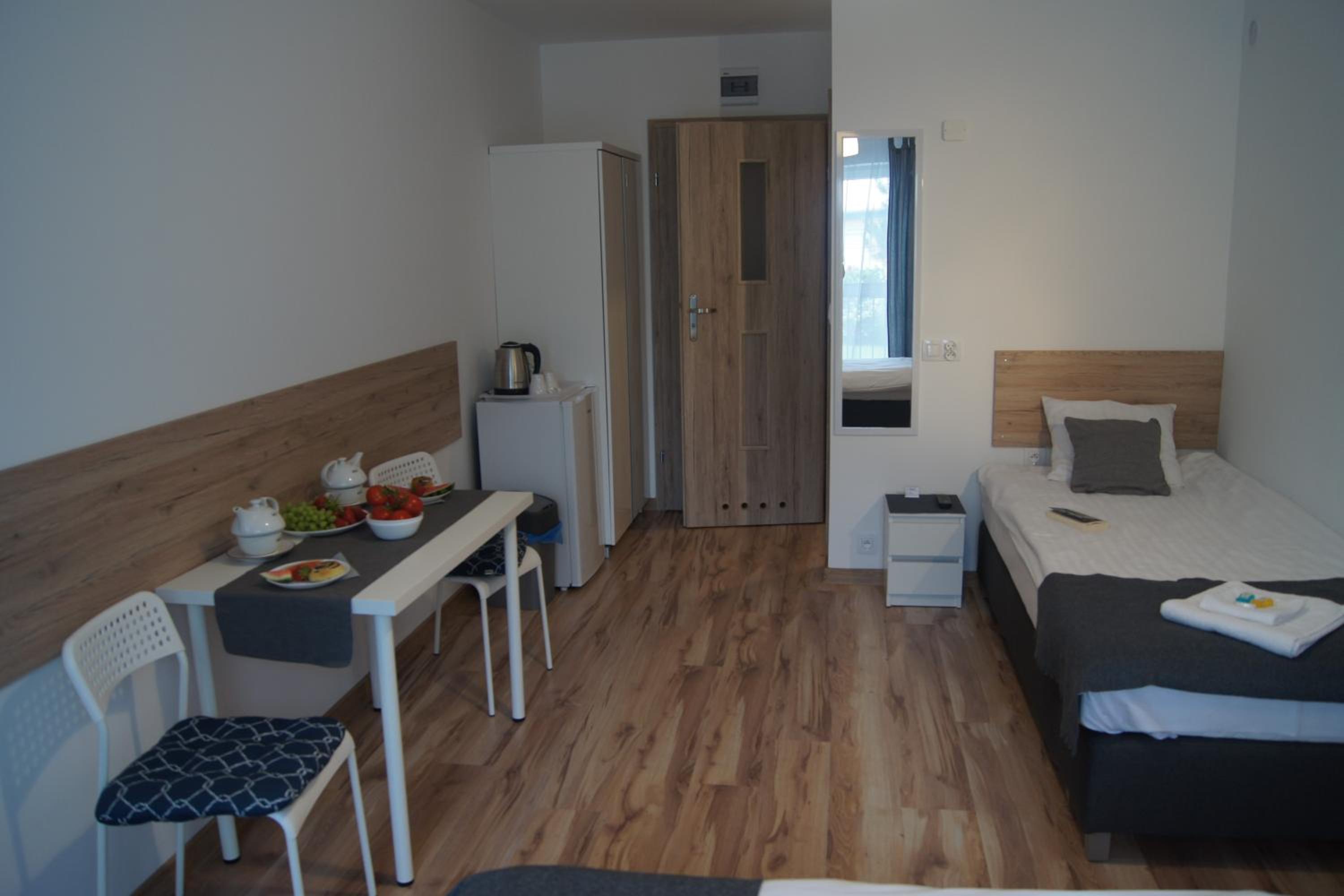 Twin Room with Balcony - Photo 4