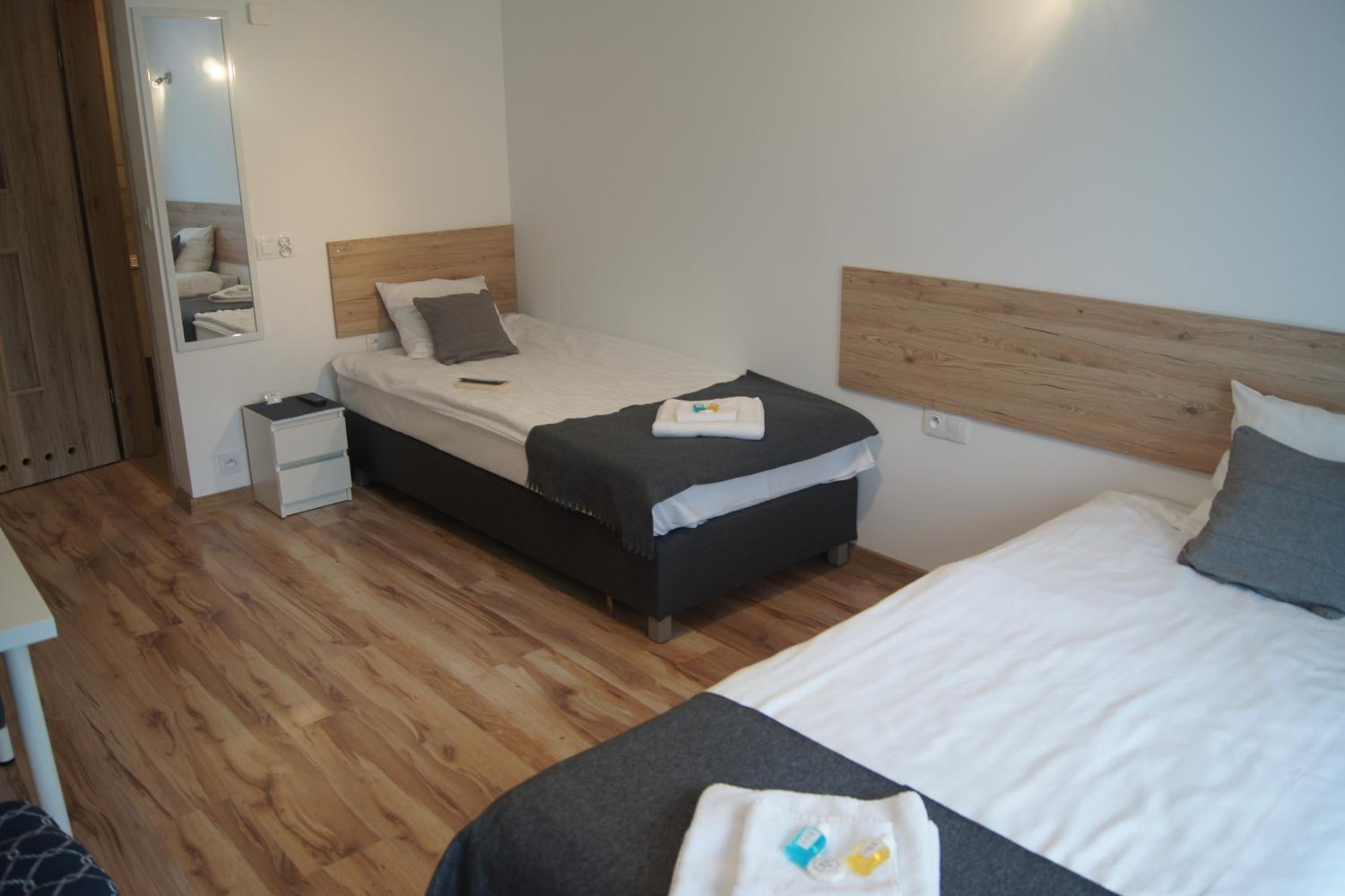Twin Room with Balcony - Photo 5