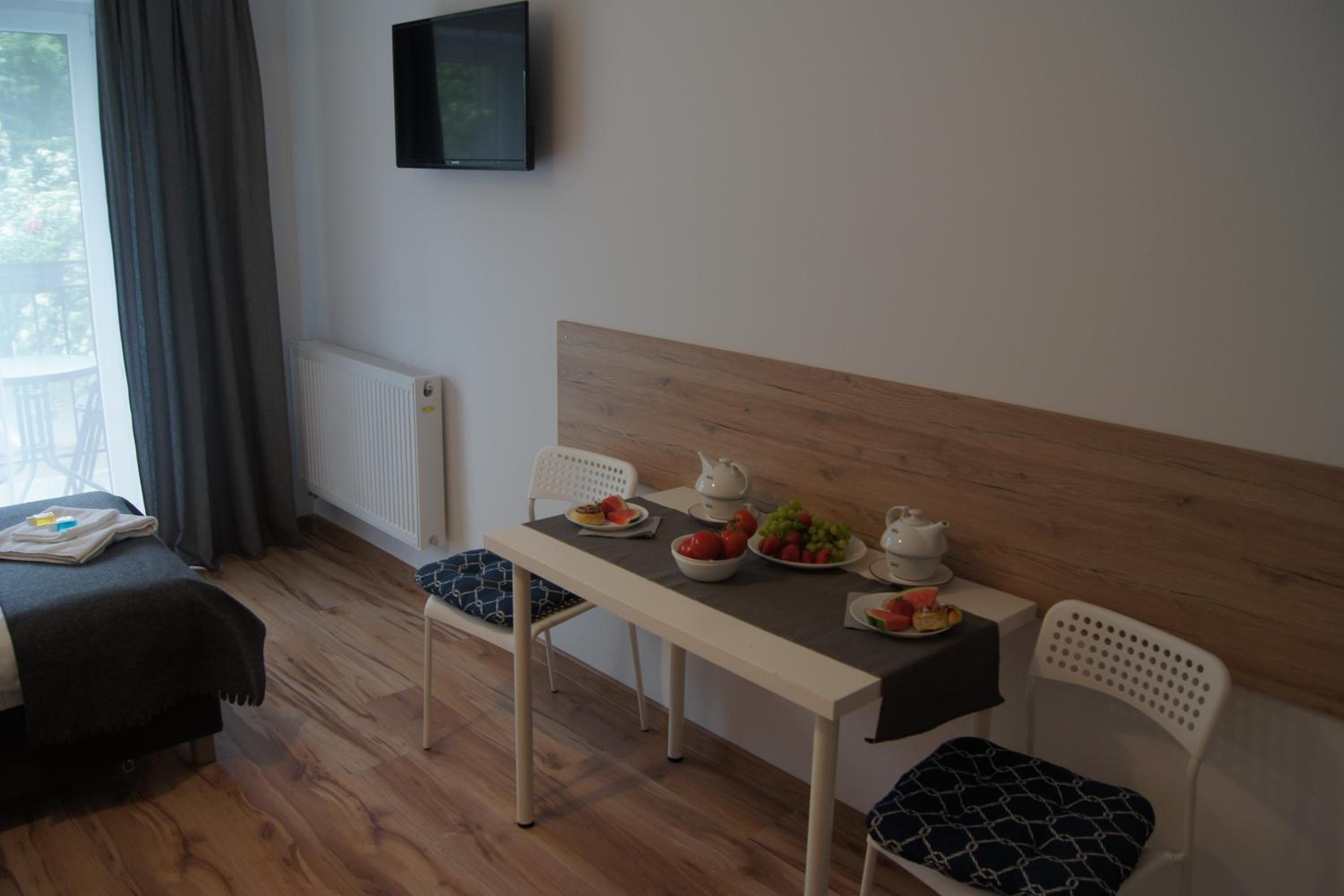 Twin Room with Balcony - Photo 6