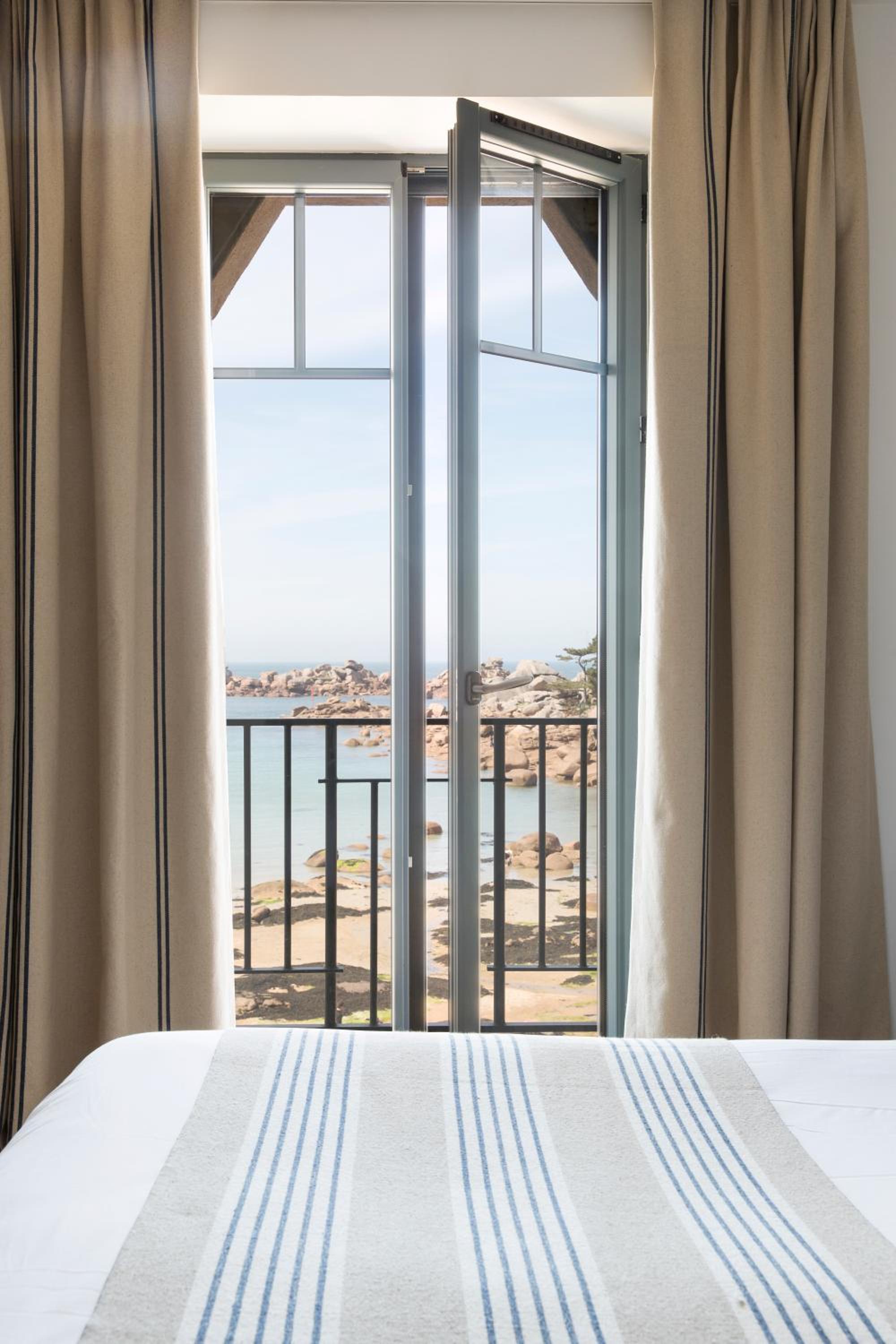 Premium Double Room with Sea View - Photo 2