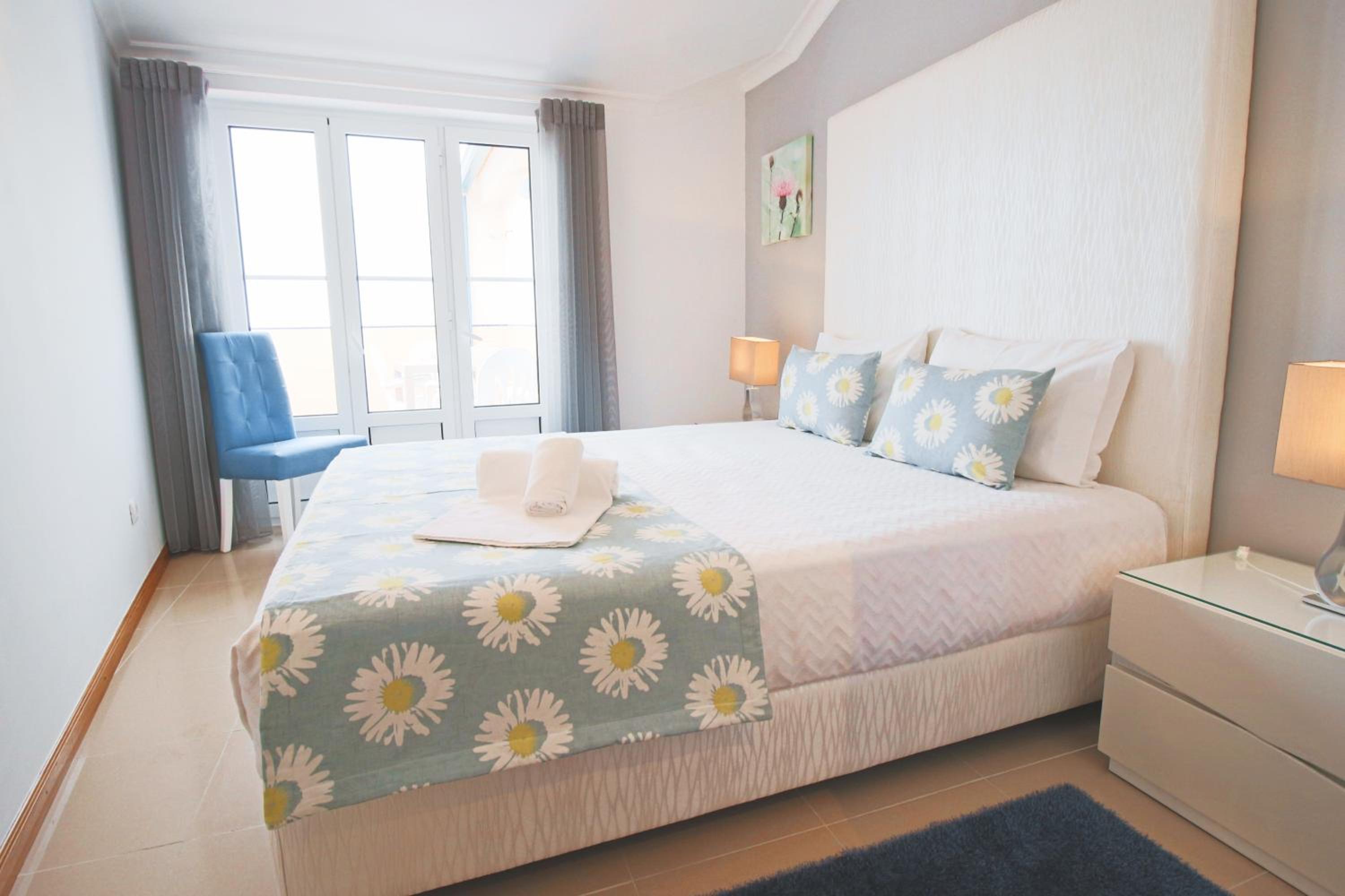 Apartment with Sea View - Photo 3