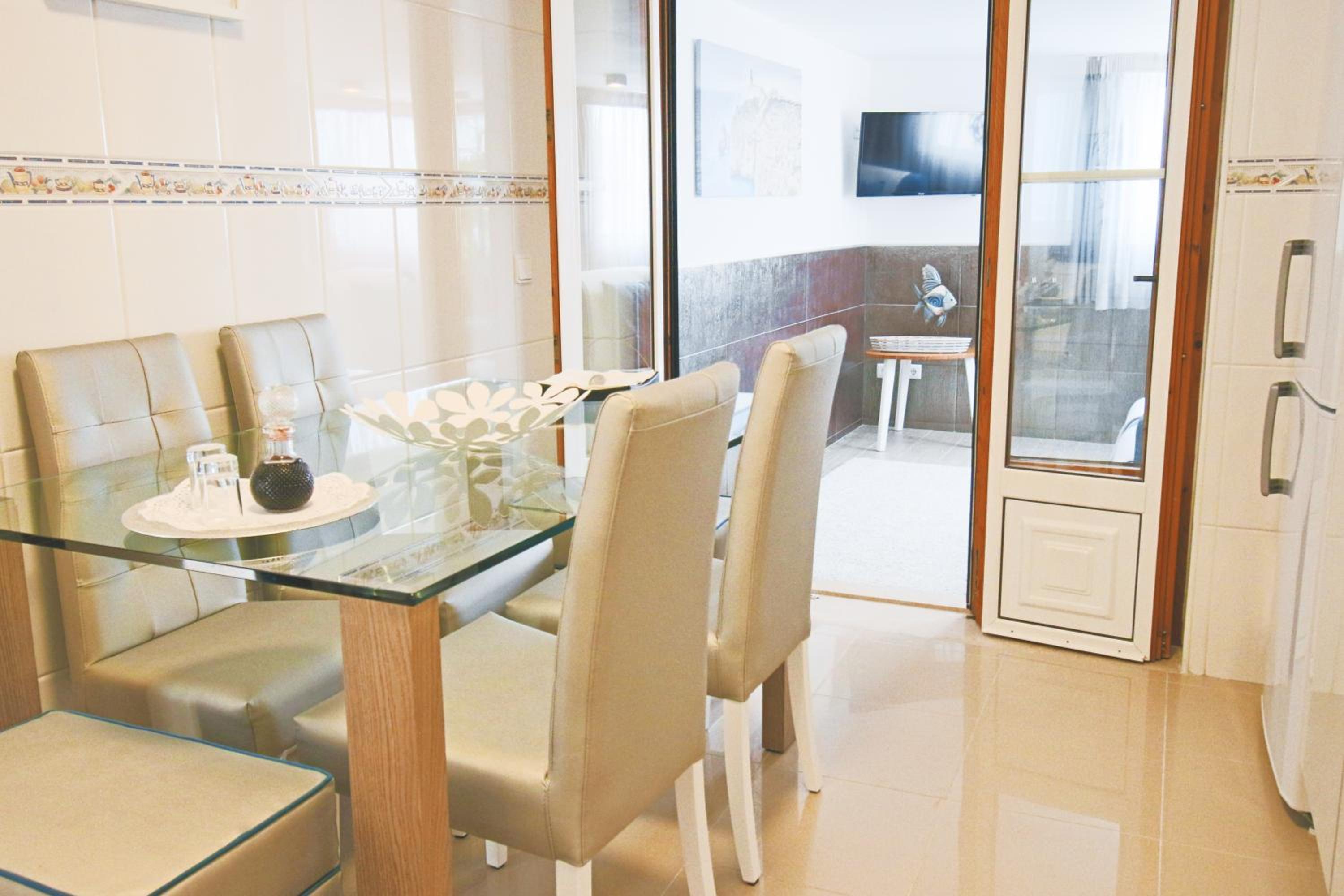 Apartment with Sea View - Photo 7