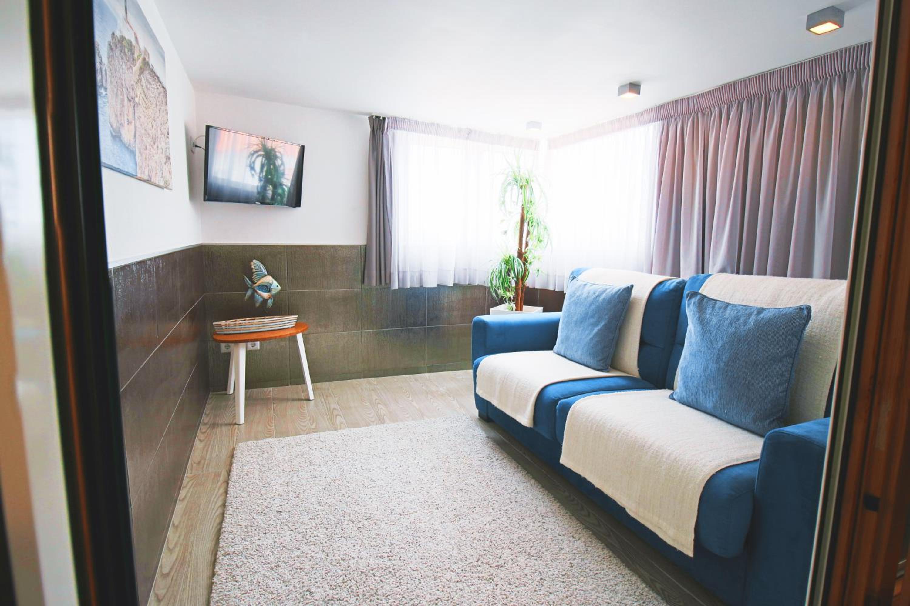 Apartment with Sea View - Photo 10