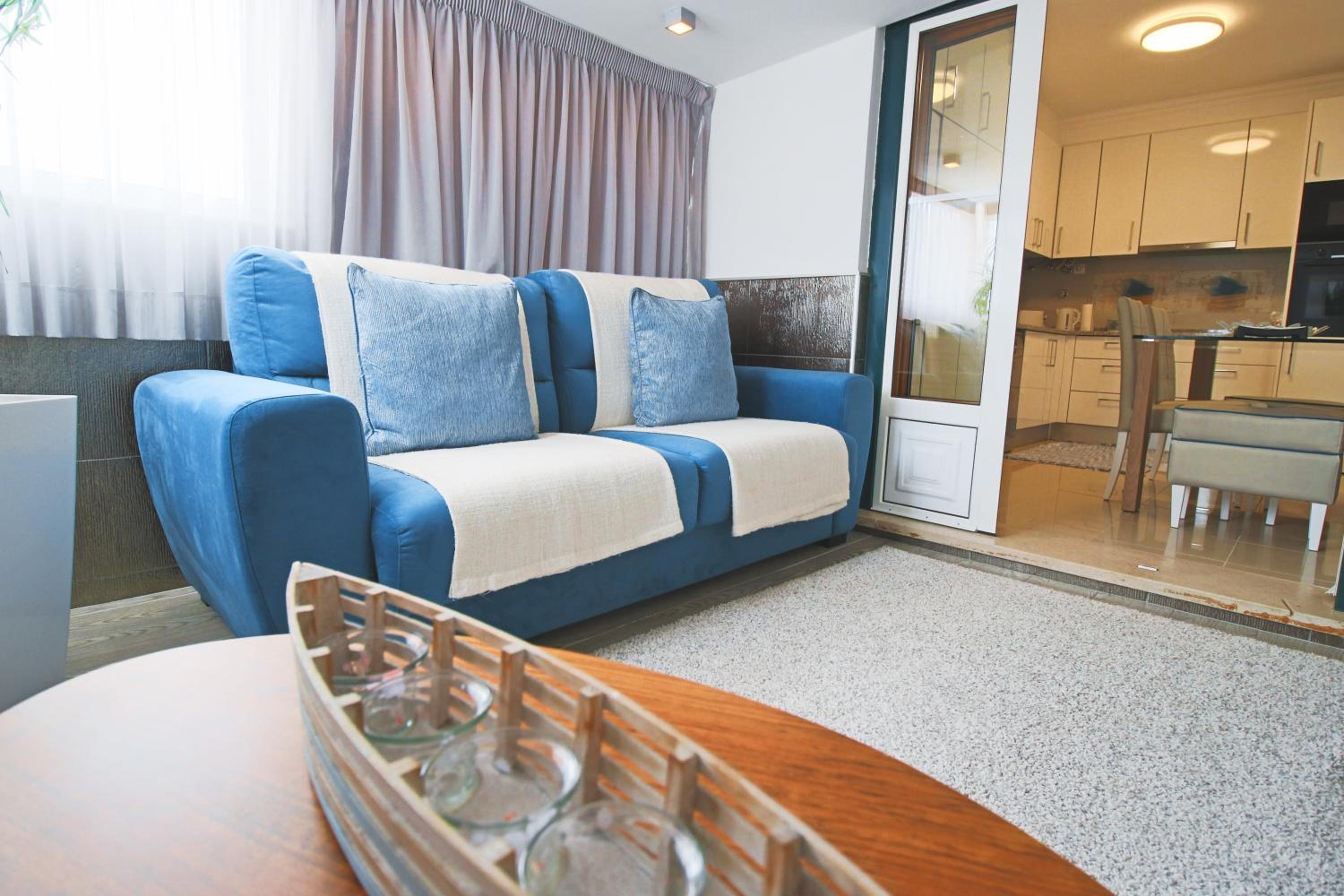 Apartment with Sea View - Photo 9
