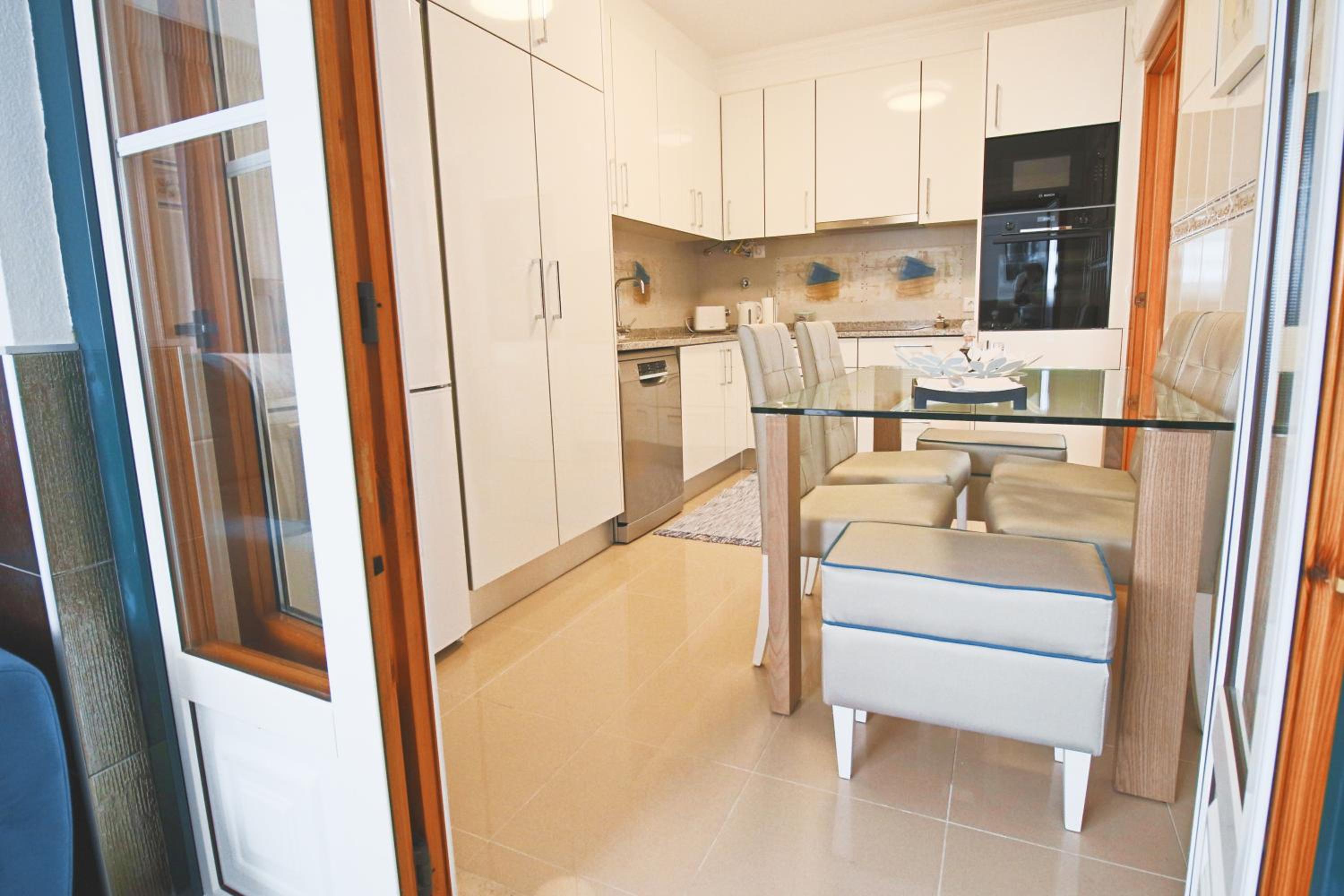 Apartment with Sea View - Photo 6