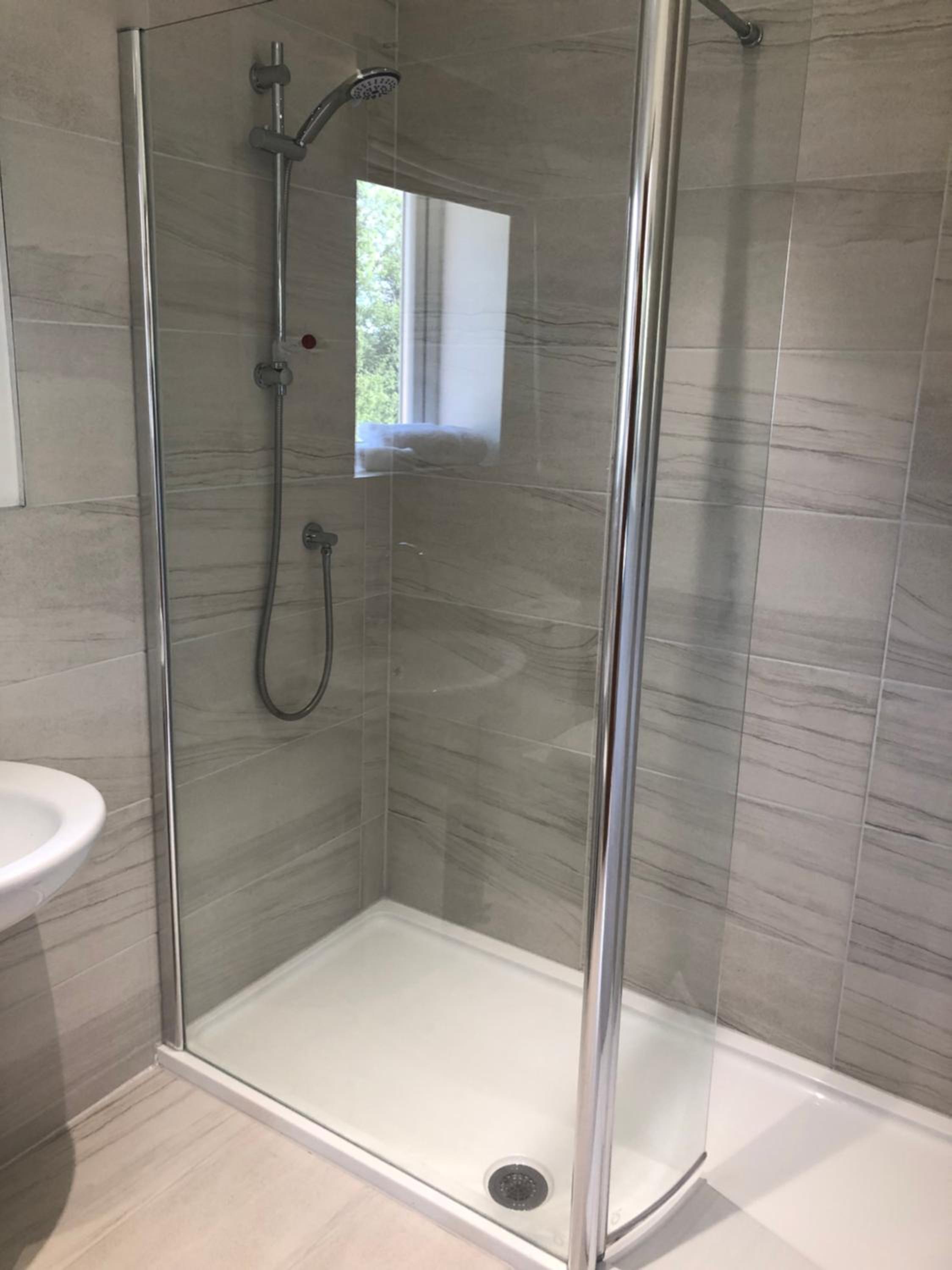 Double Room with Private Bathroom - Photo 2