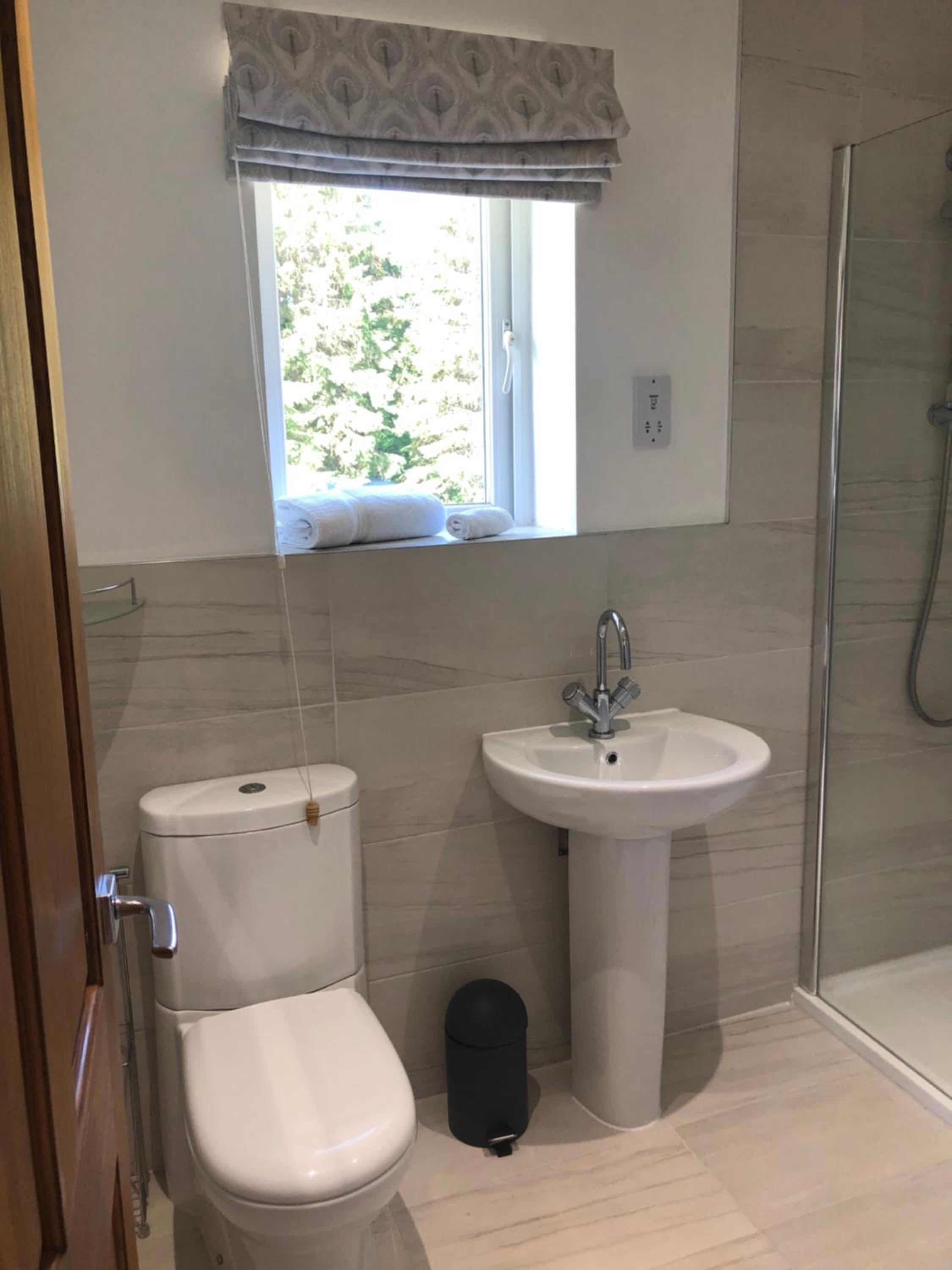 Double Room with Private Bathroom - Photo 3