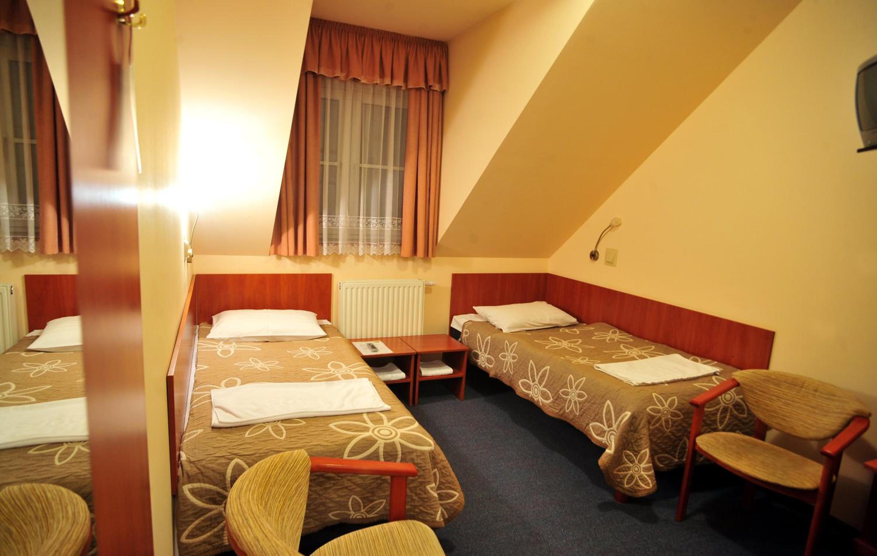 Twin Room - Photo 2