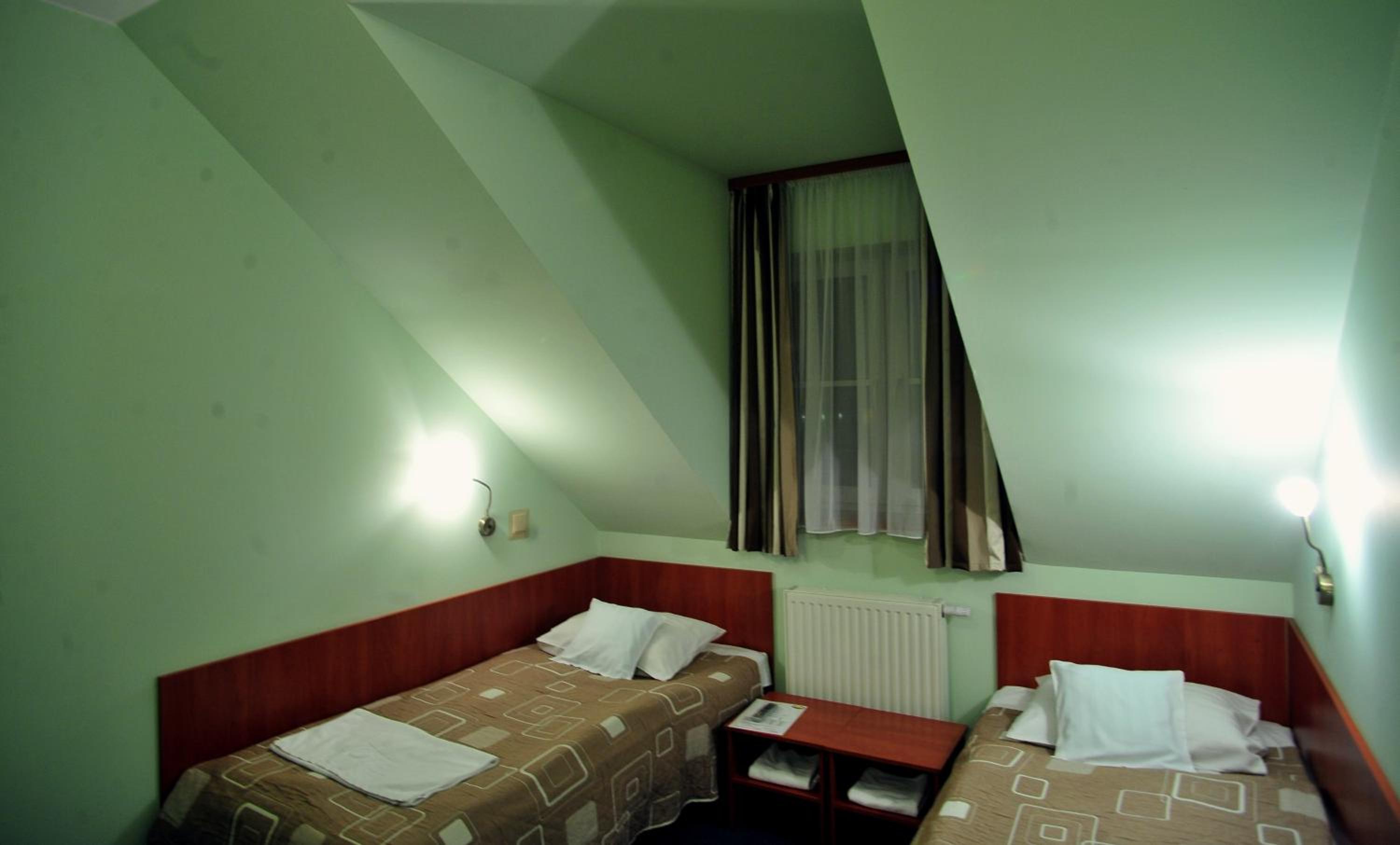 Twin Room - Photo 3
