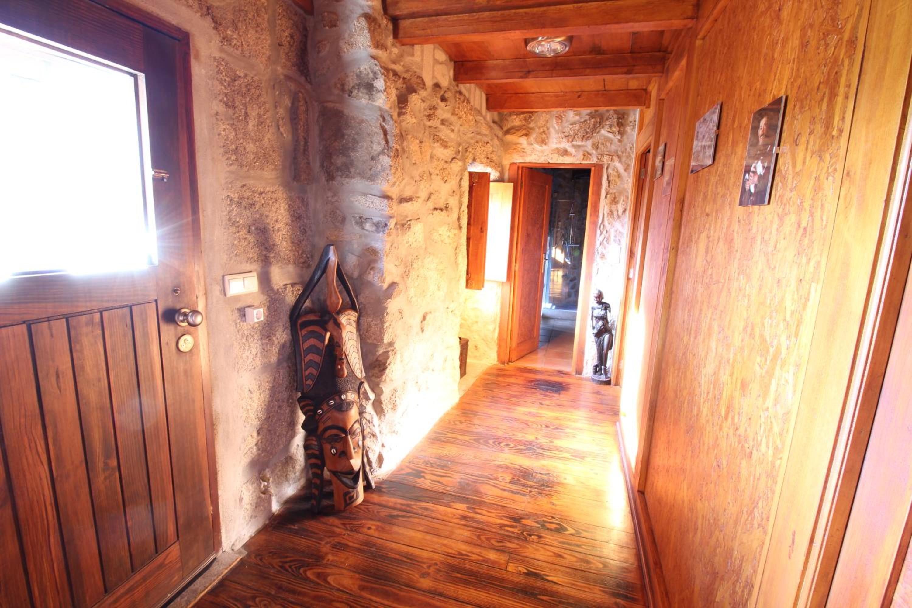 Five-Bedroom House - Photo 33