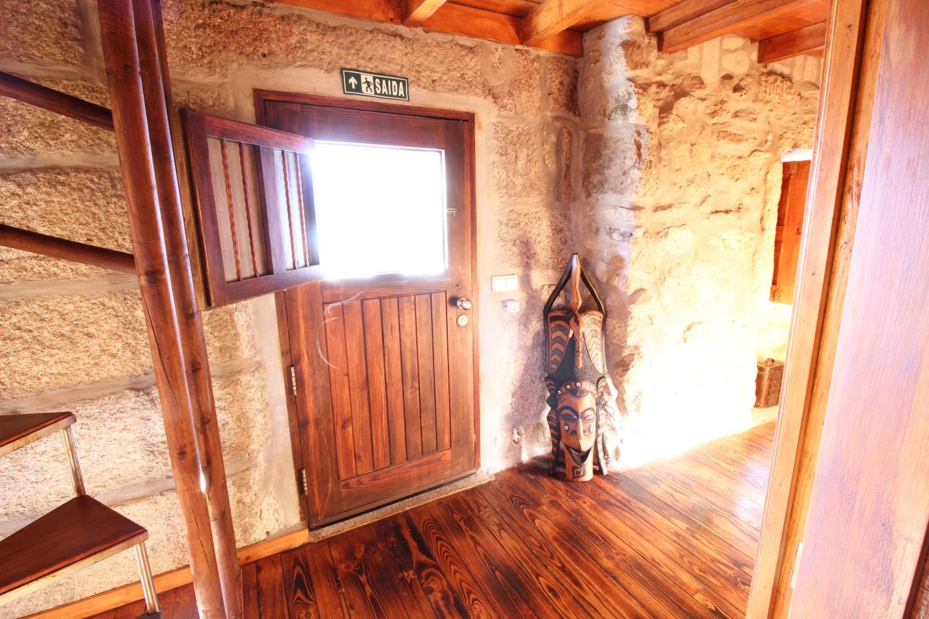 Five-Bedroom House - Photo 1
