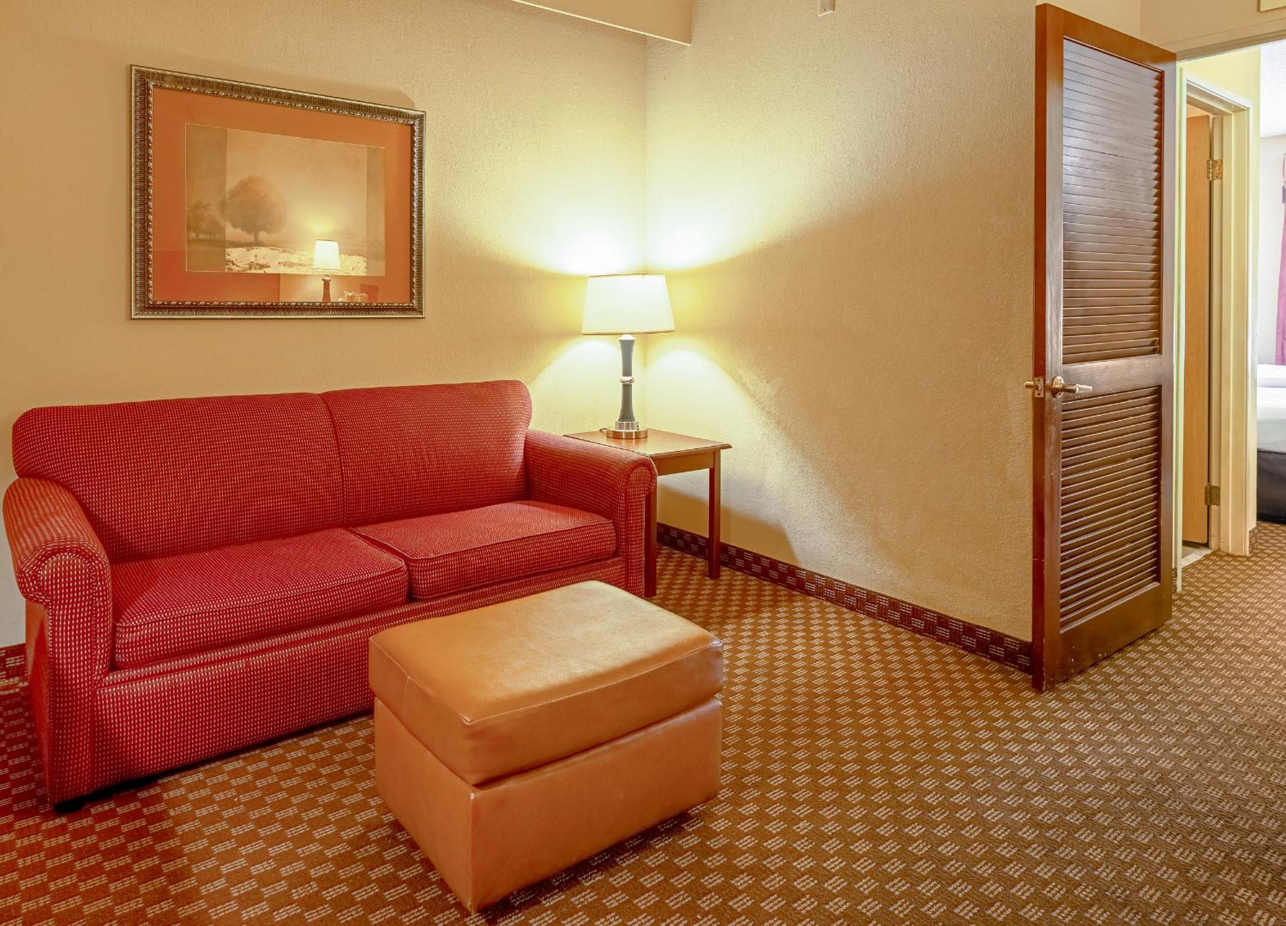 Queen Suite with Two Queen Beds - Non-Smoking - Photo 12