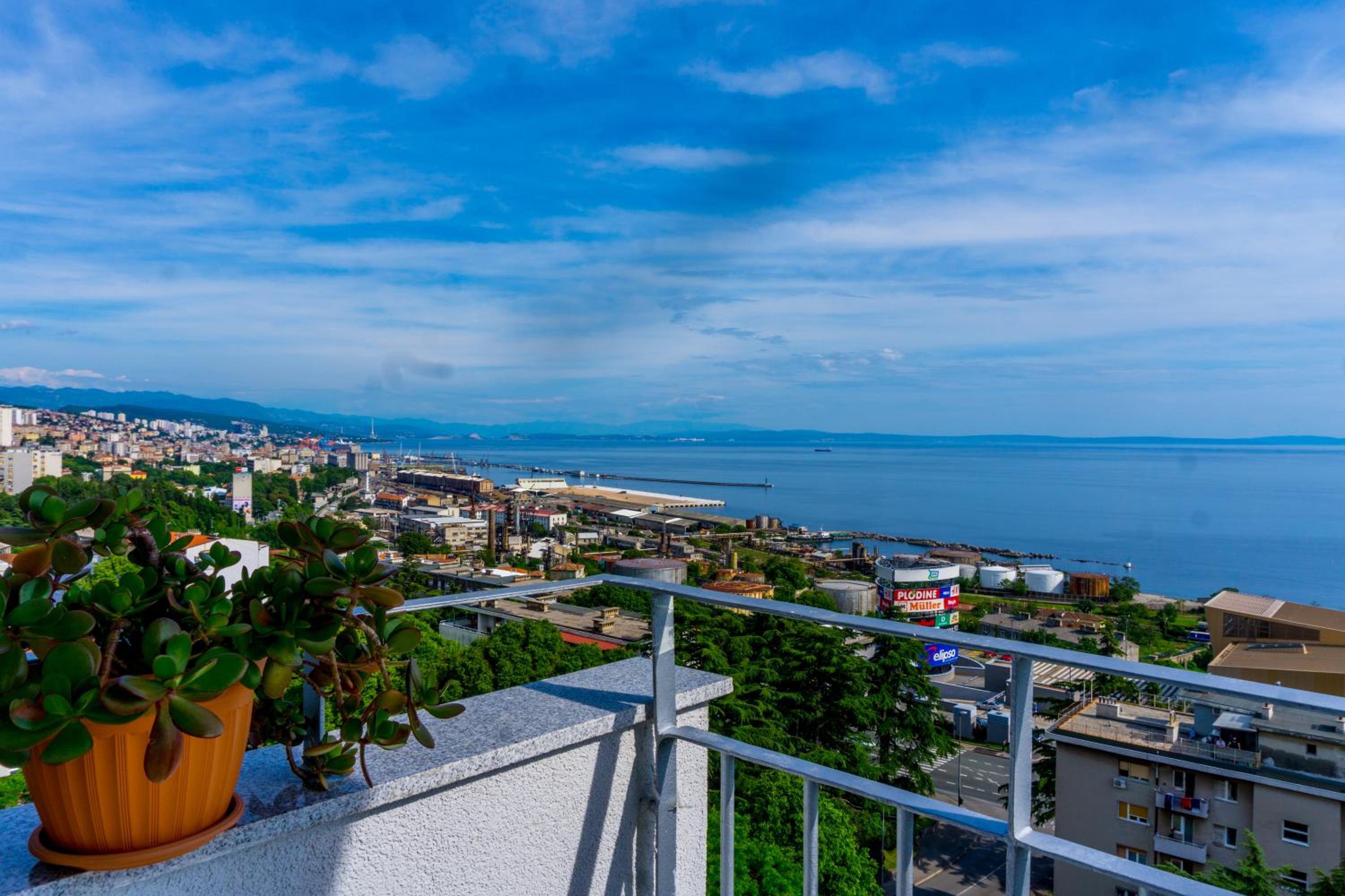 Apartment with Sea View - Photo 42