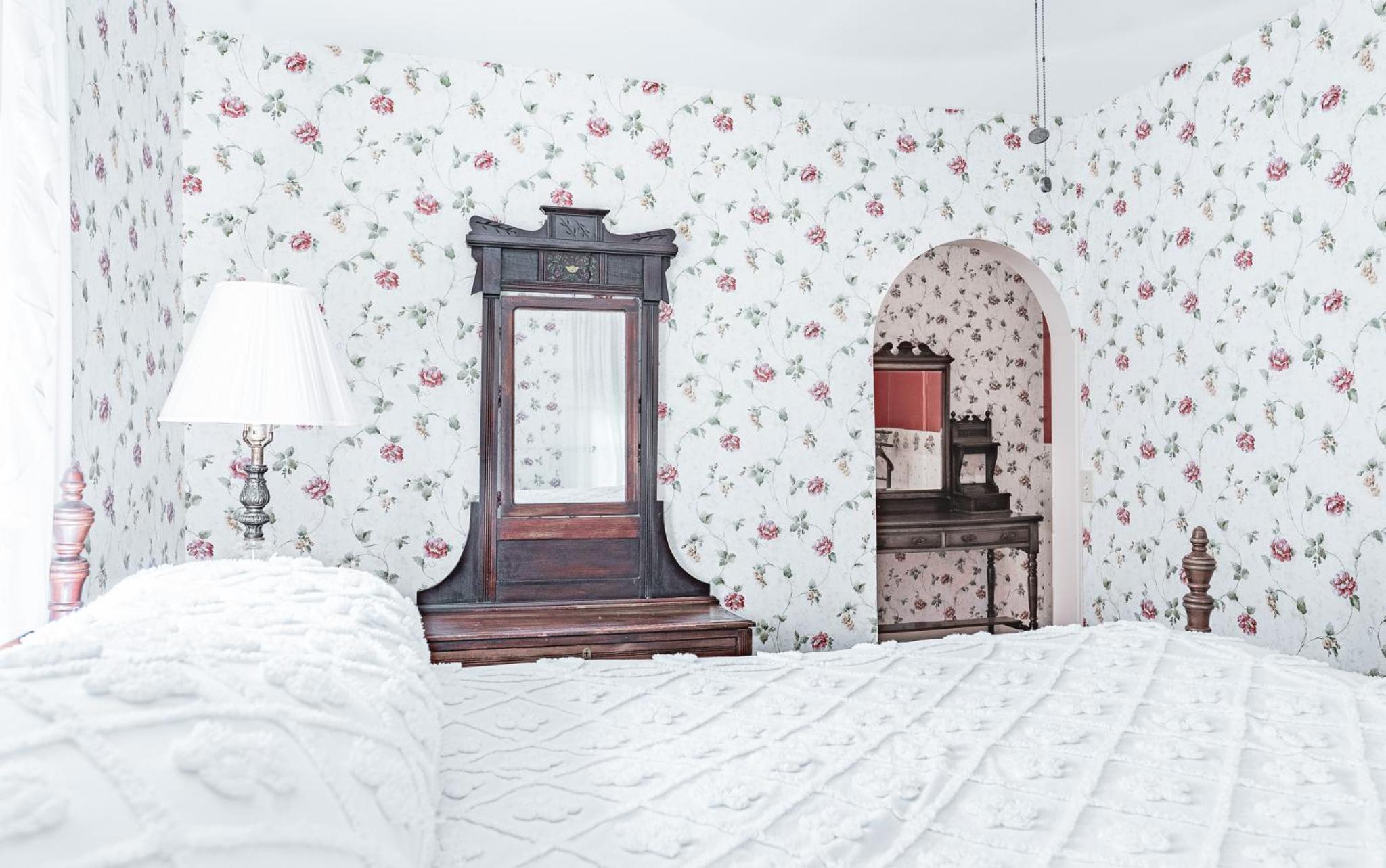 Queen Room - Non-Smoking photo 3
