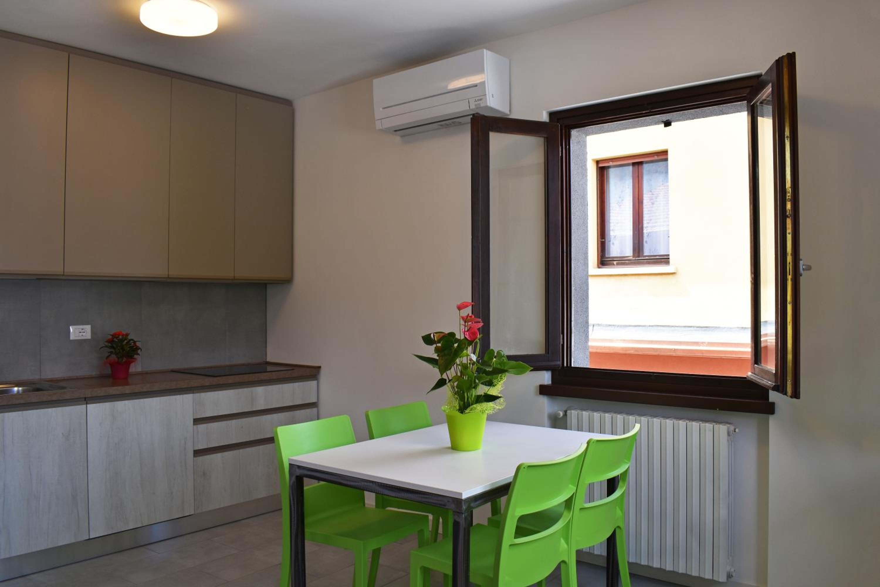 Apartment with Balcony photo 3