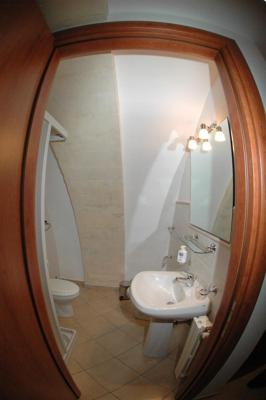 Large Double Room - Photo 3