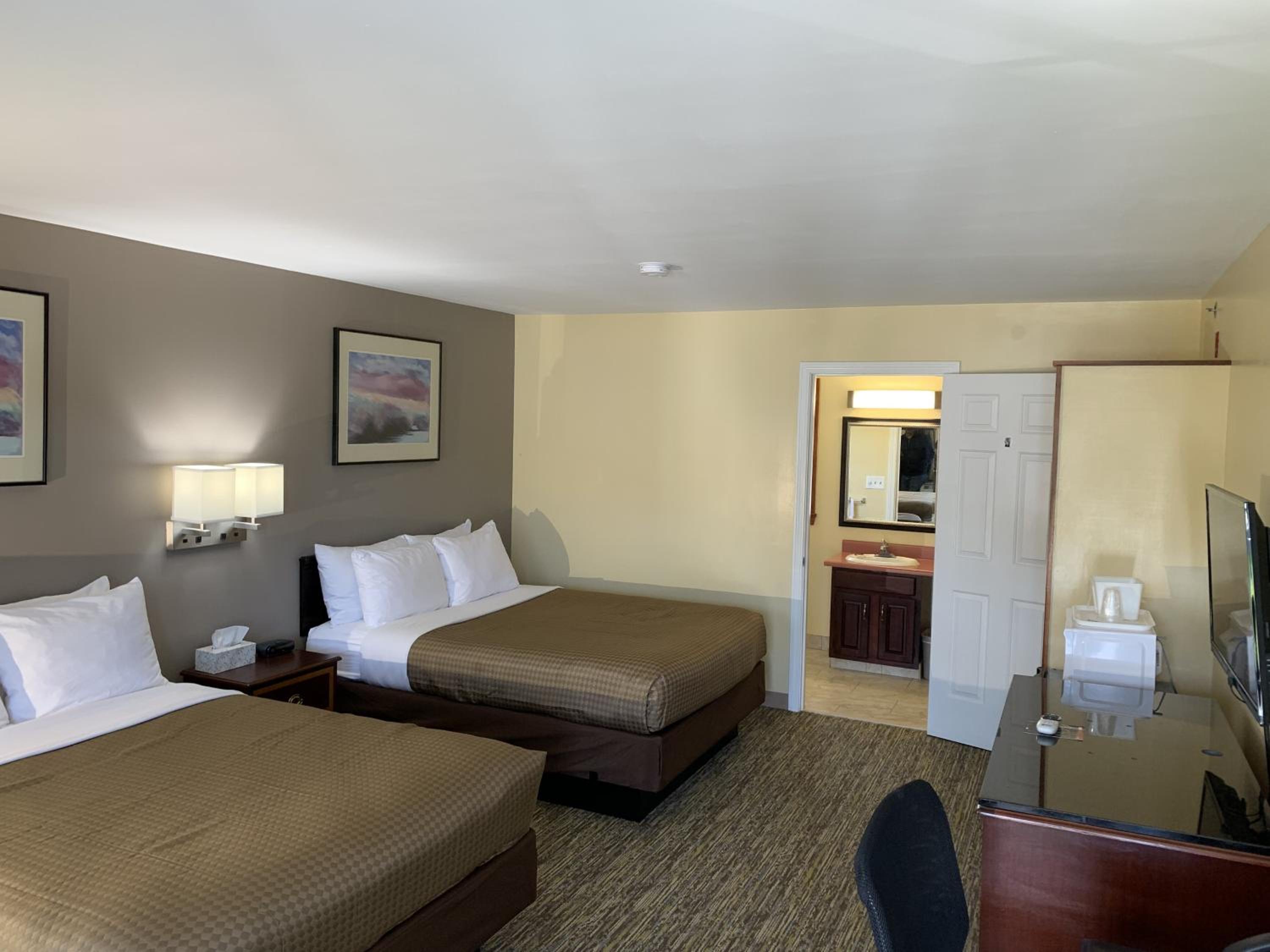 2 Queen Beds Non Smoking - Photo 1