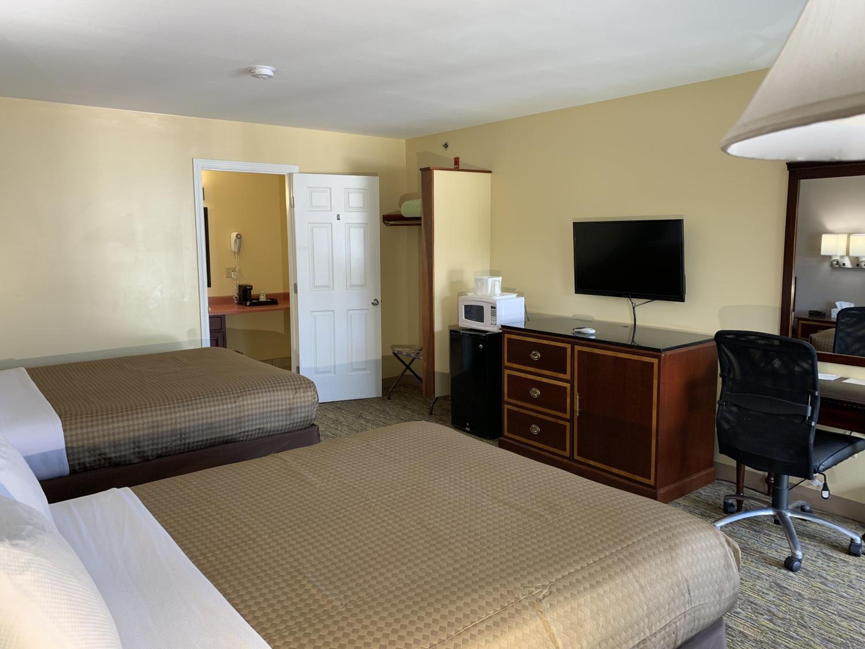 2 Queen Beds Non Smoking - Photo 2
