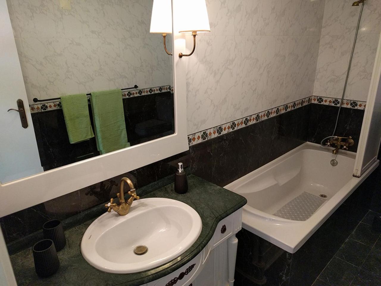 Deluxe King Room photo 2
