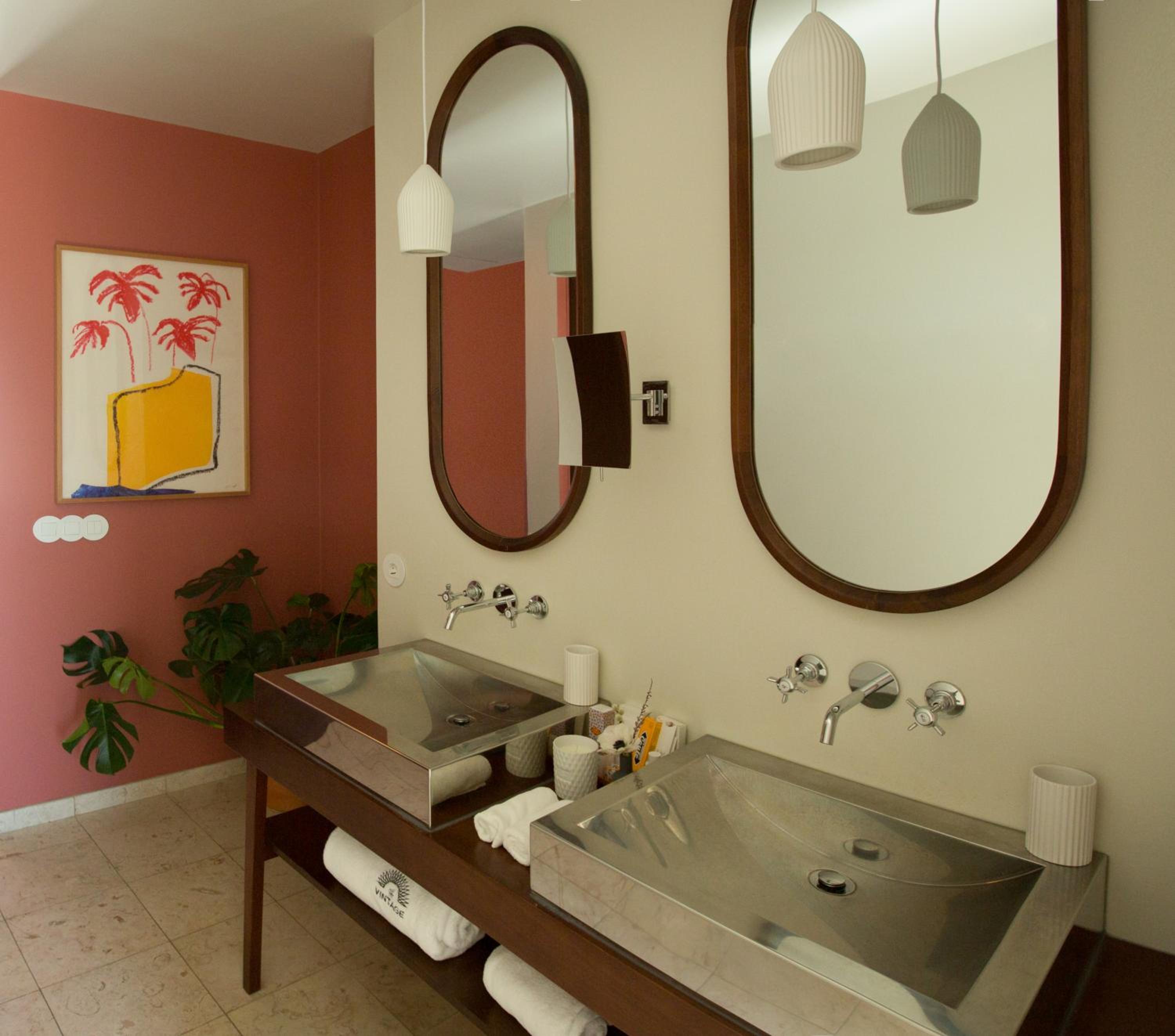 Suite - Photo 11