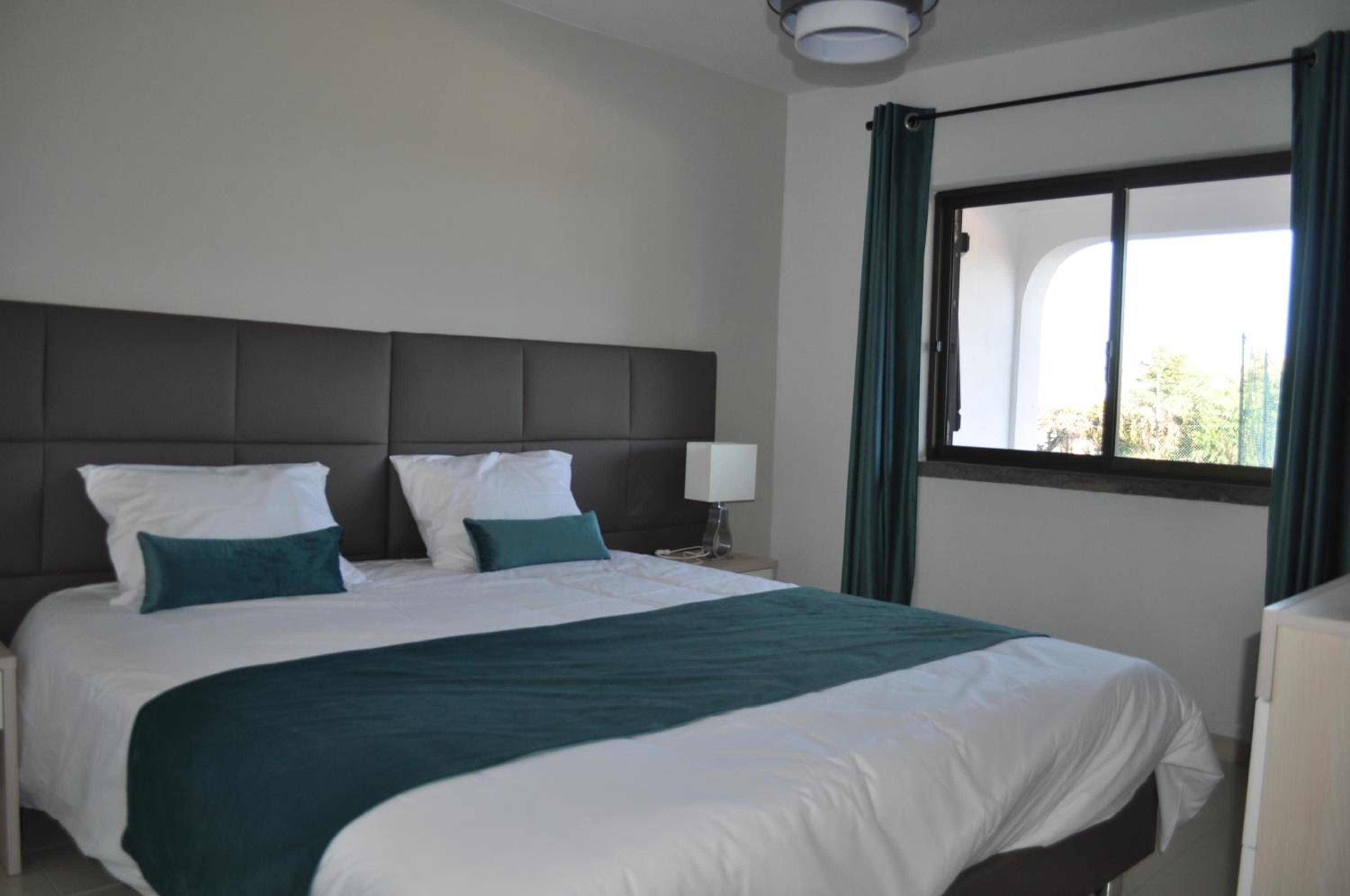 Apartment with Pool View  - Photo 1