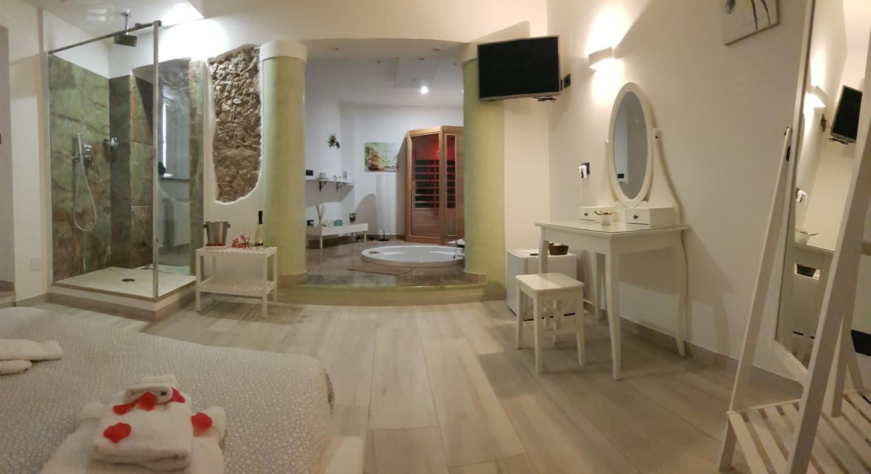 Suite with Sauna - Photo 2