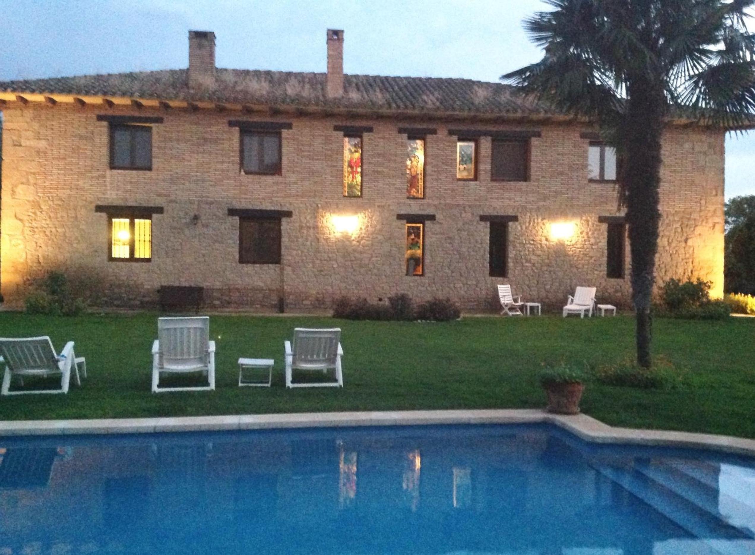 Five-Bedroom House photo 2