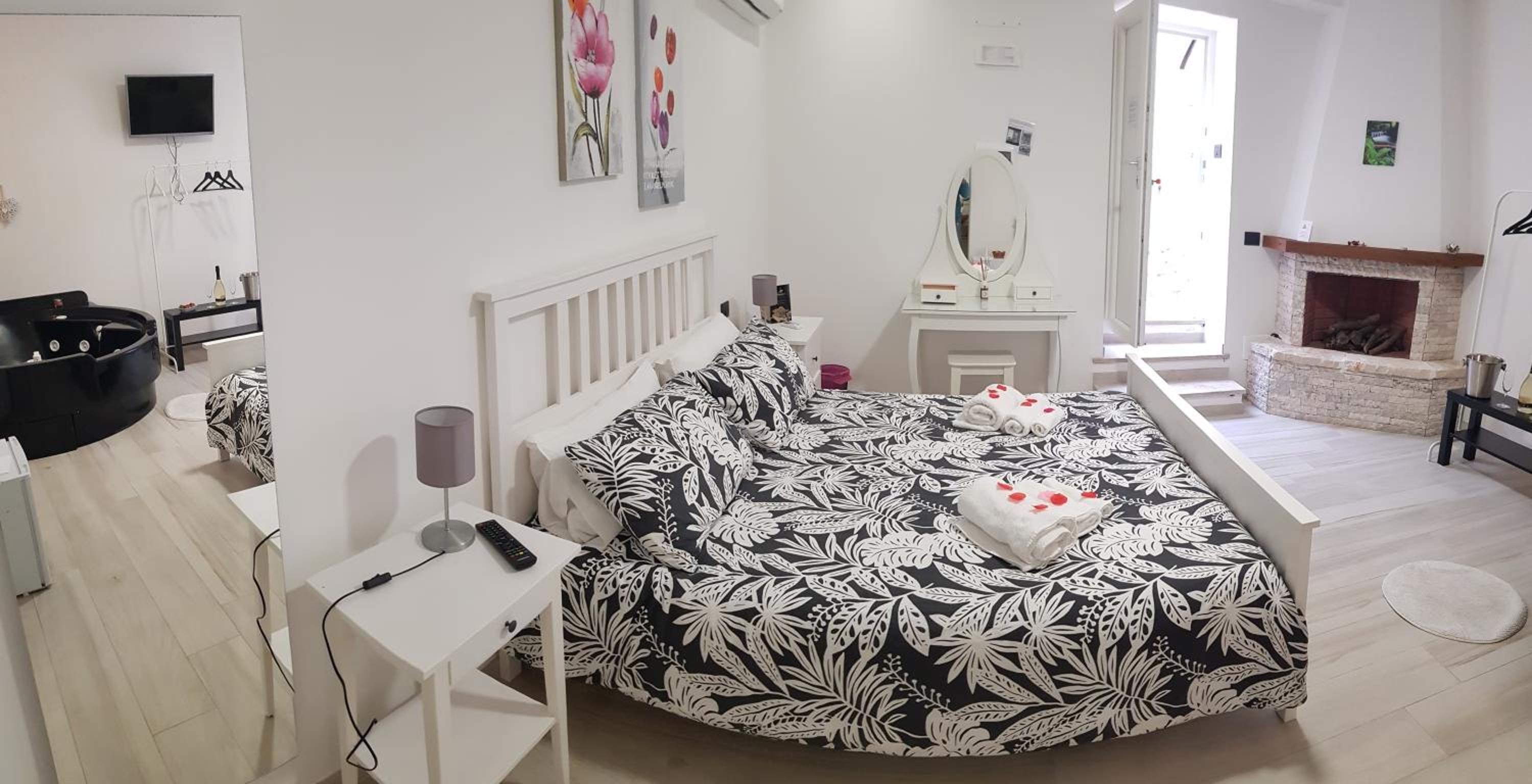 Junior Suite with jacuzzi - Photo 11