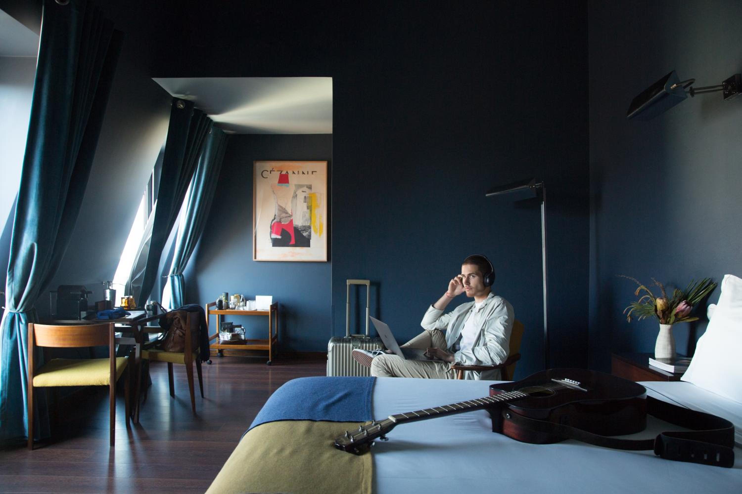 Deluxe Double or Twin Room with City View - Photo 10