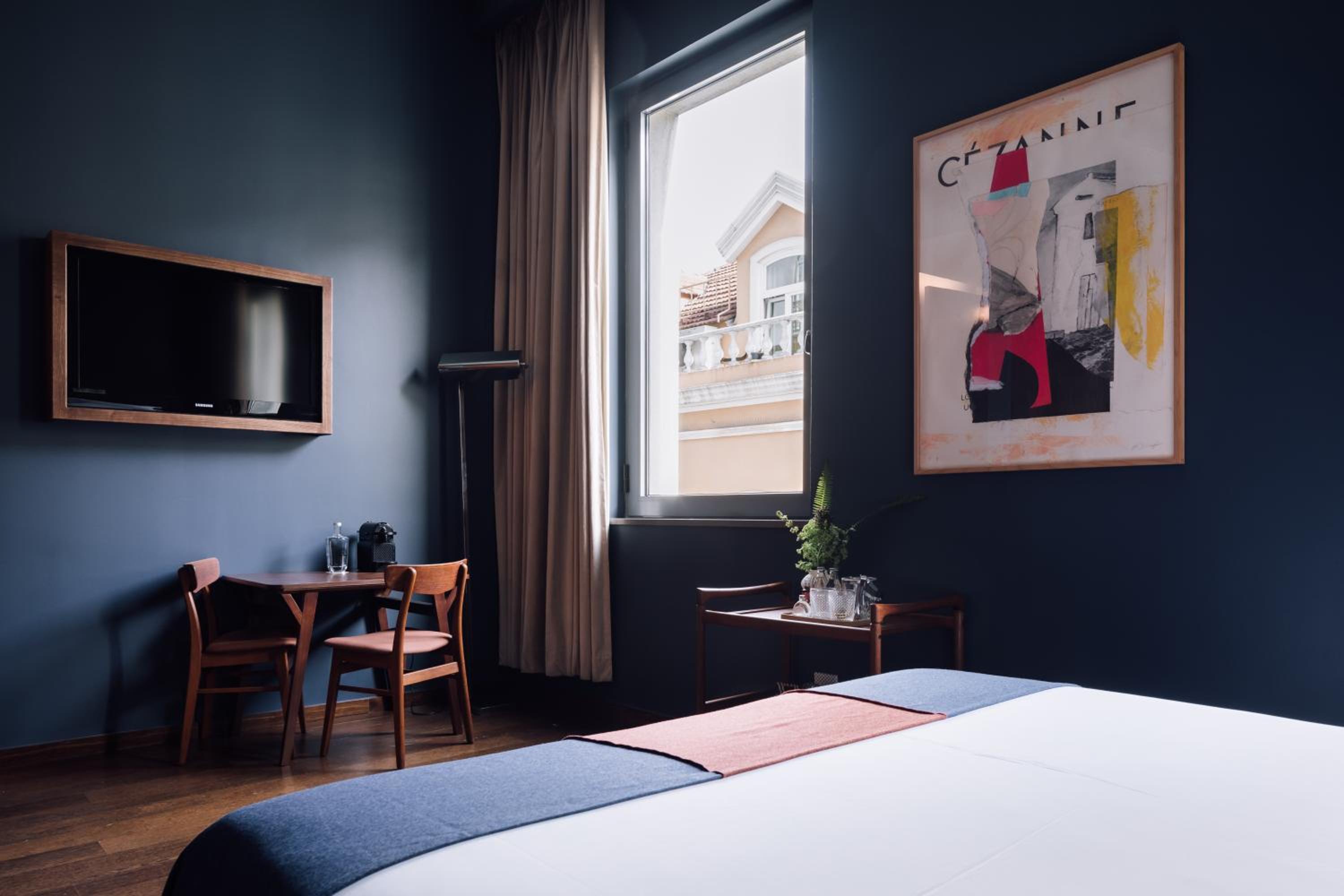 Deluxe Double or Twin Room with City View - Photo 9