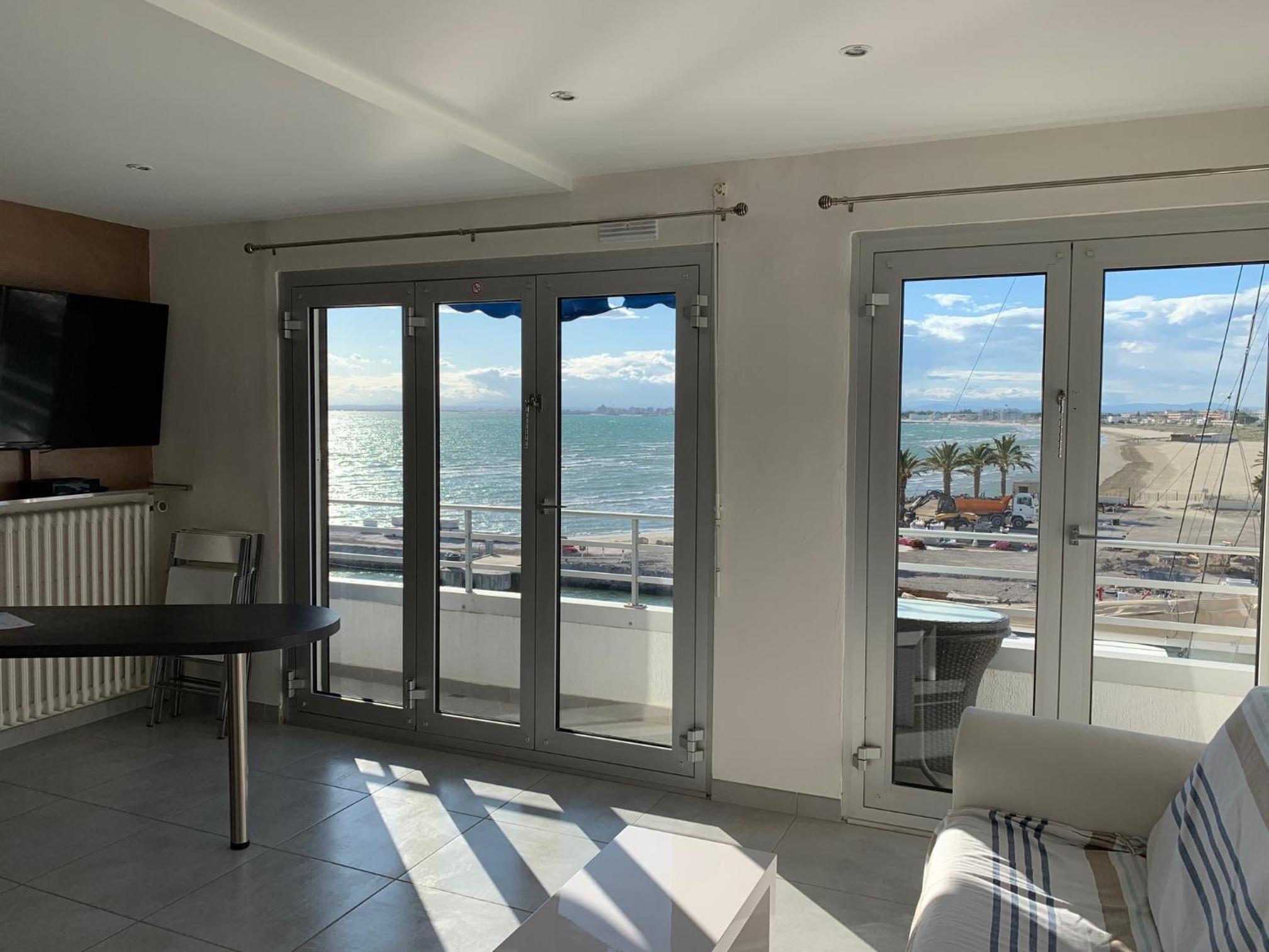 Apartment with Sea View photo 3