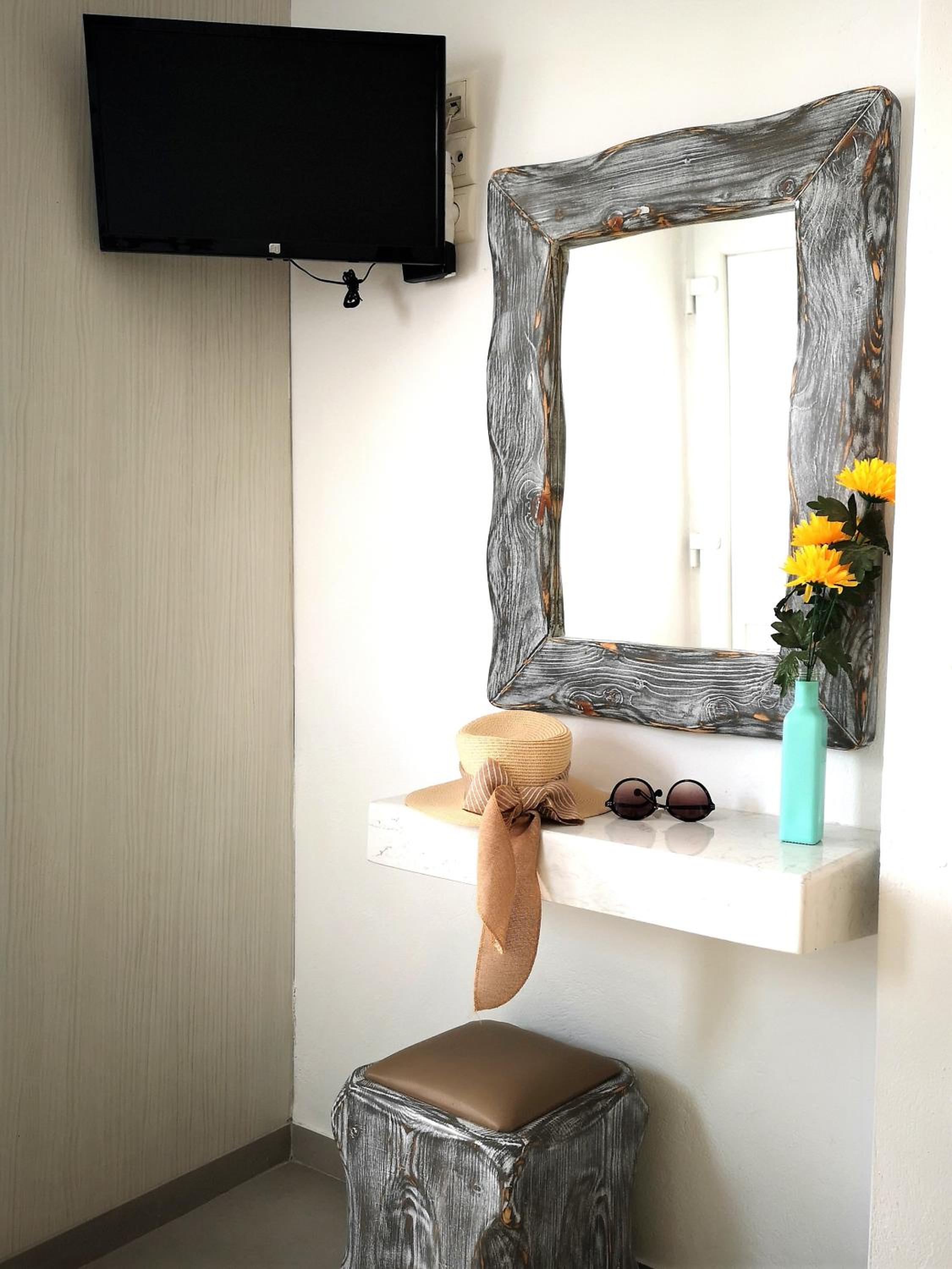 Budget Double Room - Photo 7