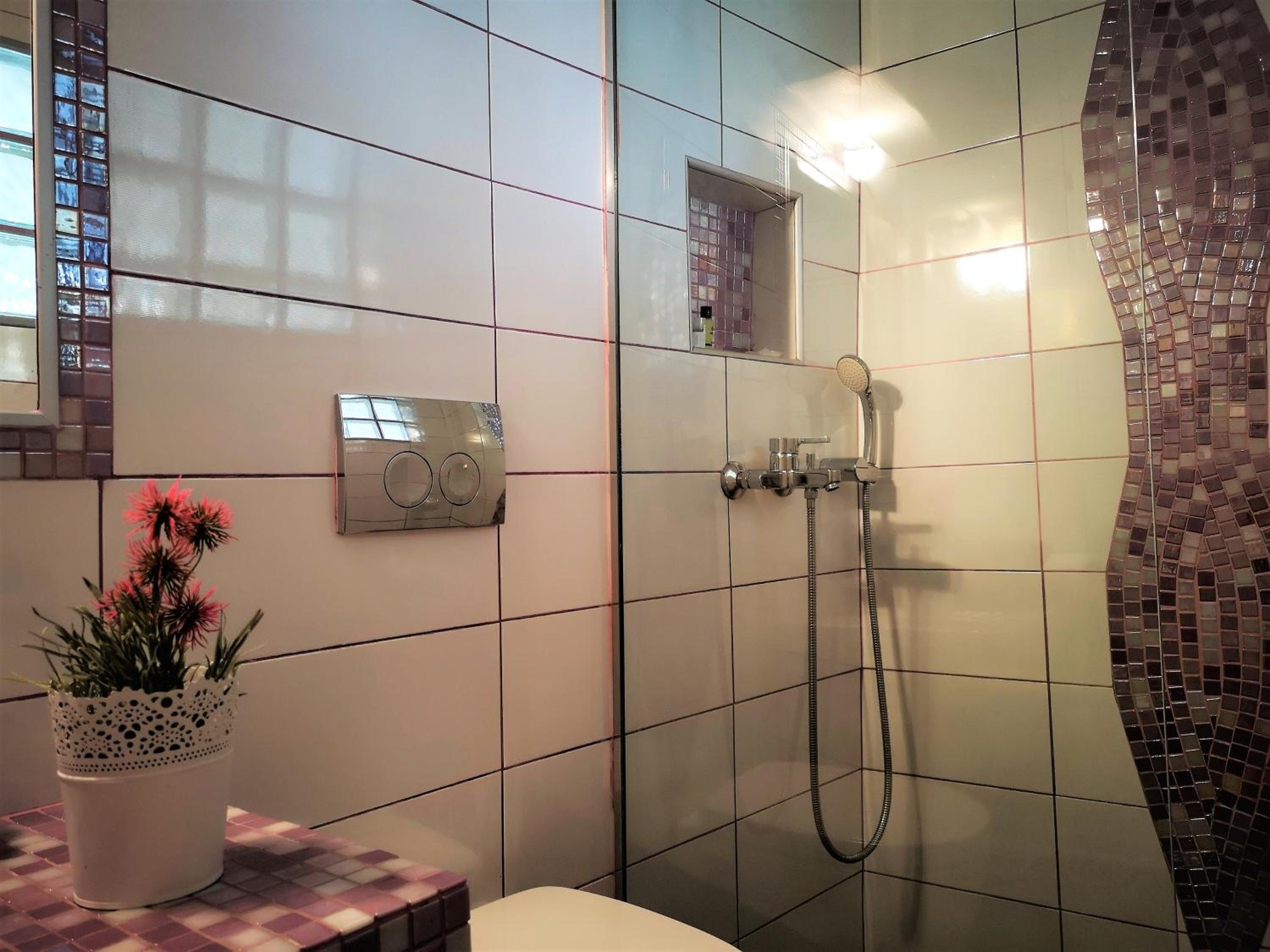 Budget Double Room - Photo 3