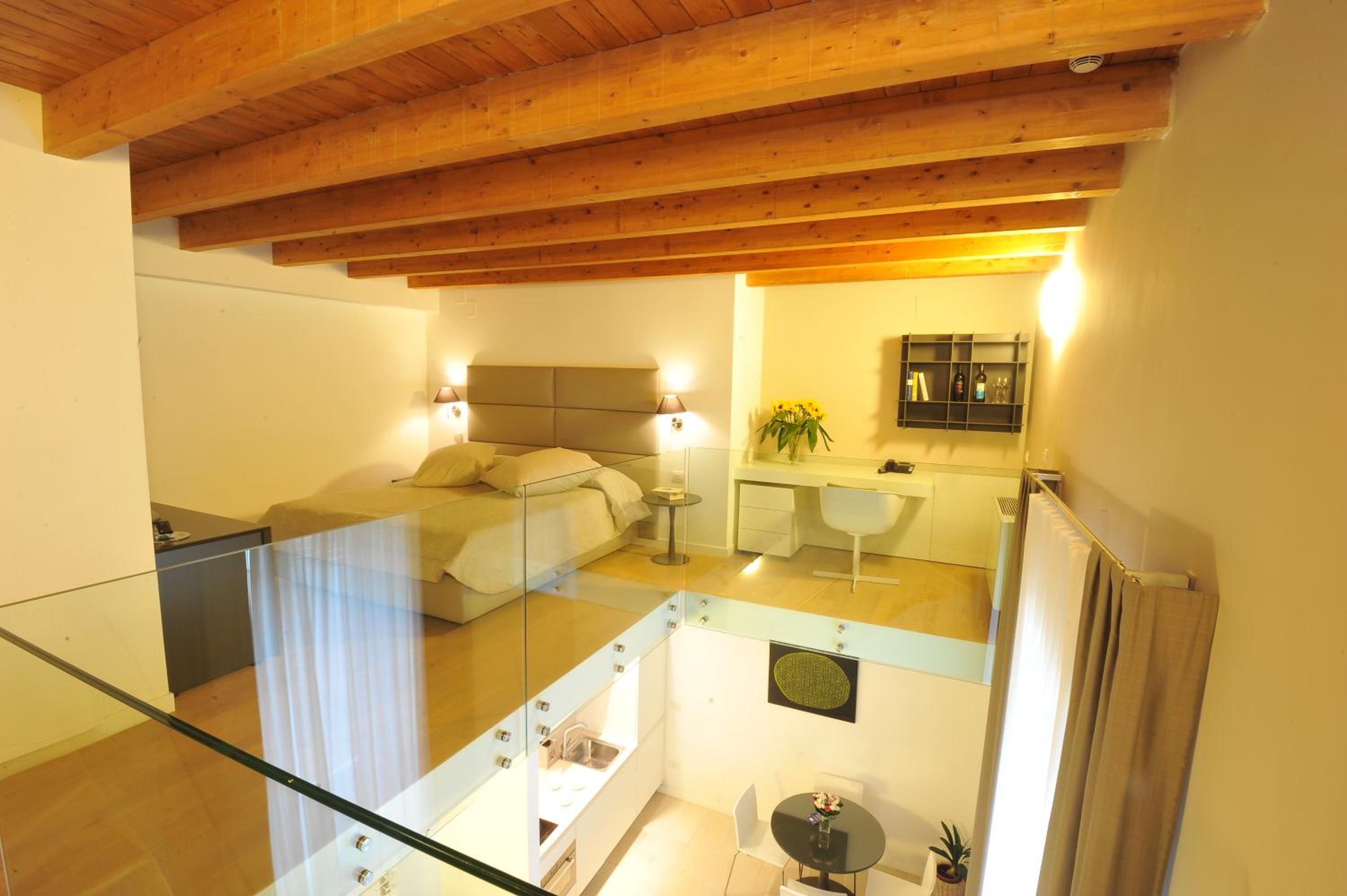 Deluxe Apartment photo 2