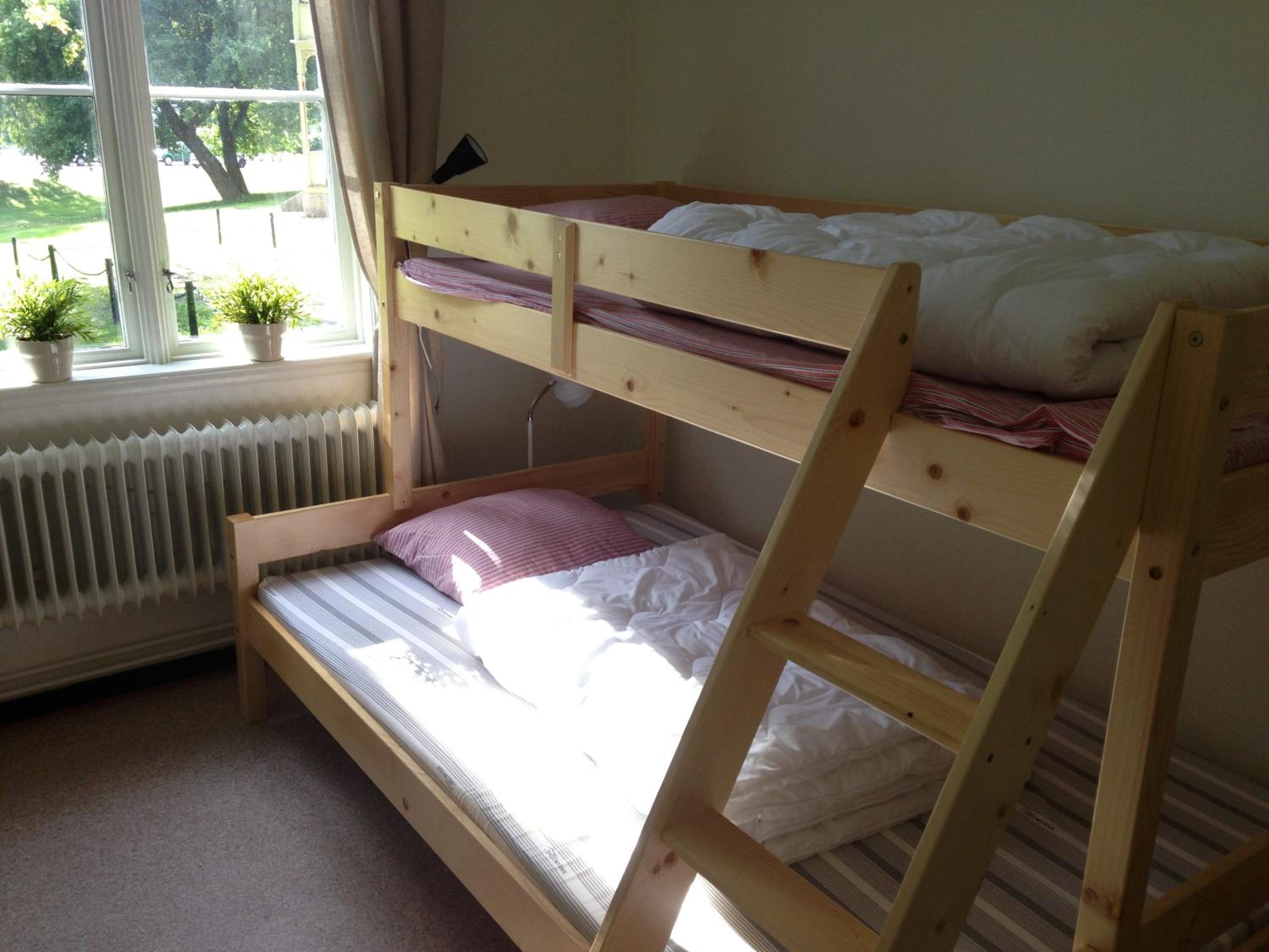 Family Room with Shared Bathroom (2 Adults + 3 Children)