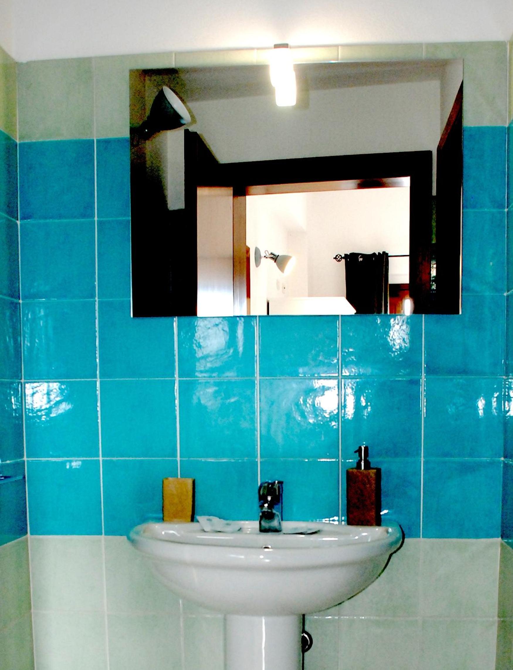 Economy Double Room - Photo 9